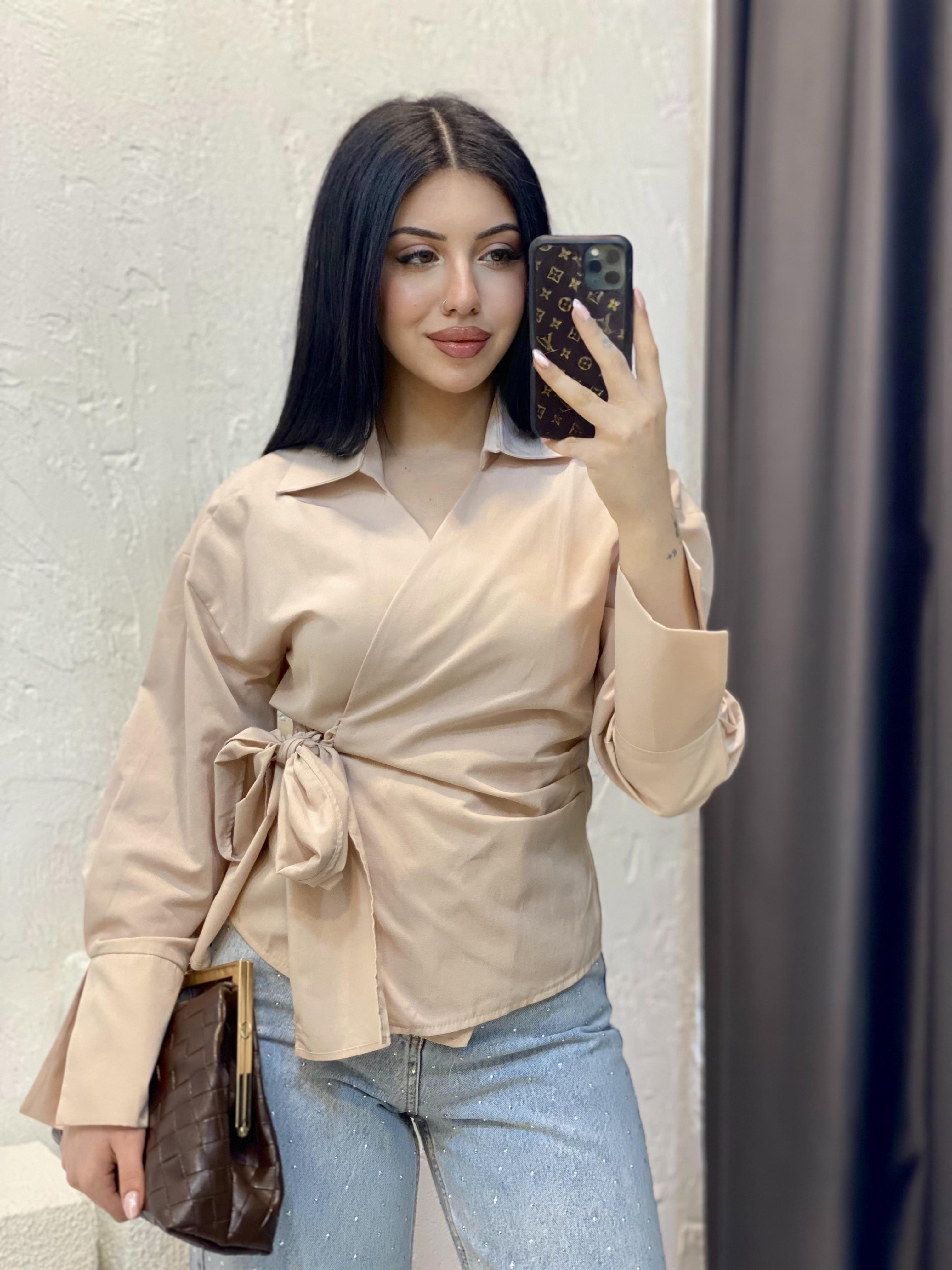 Bej Kruvaze Yaka Bağlamalı Model Gömlek 