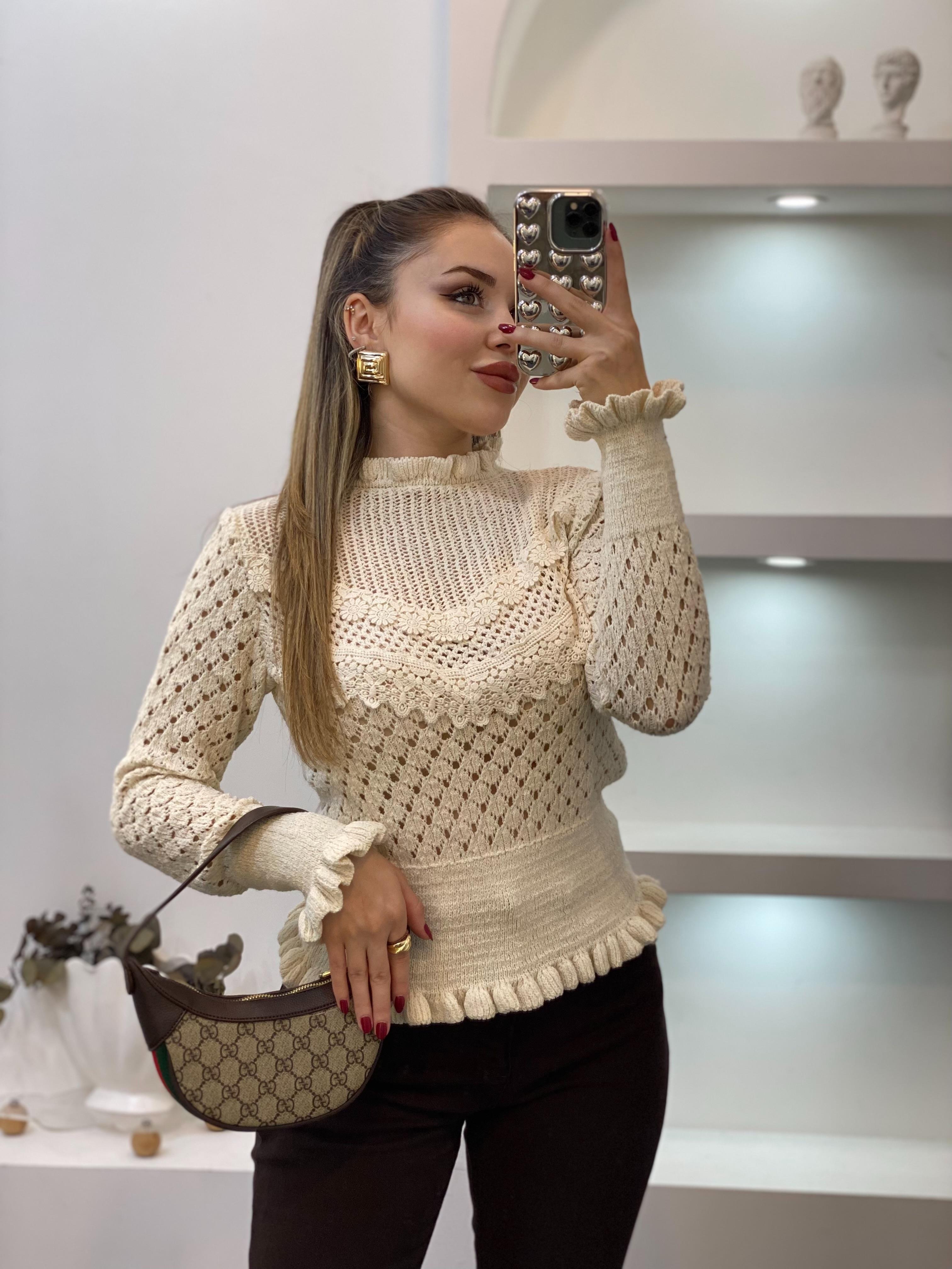 Bej Volanlı Güpürlü Model Triko