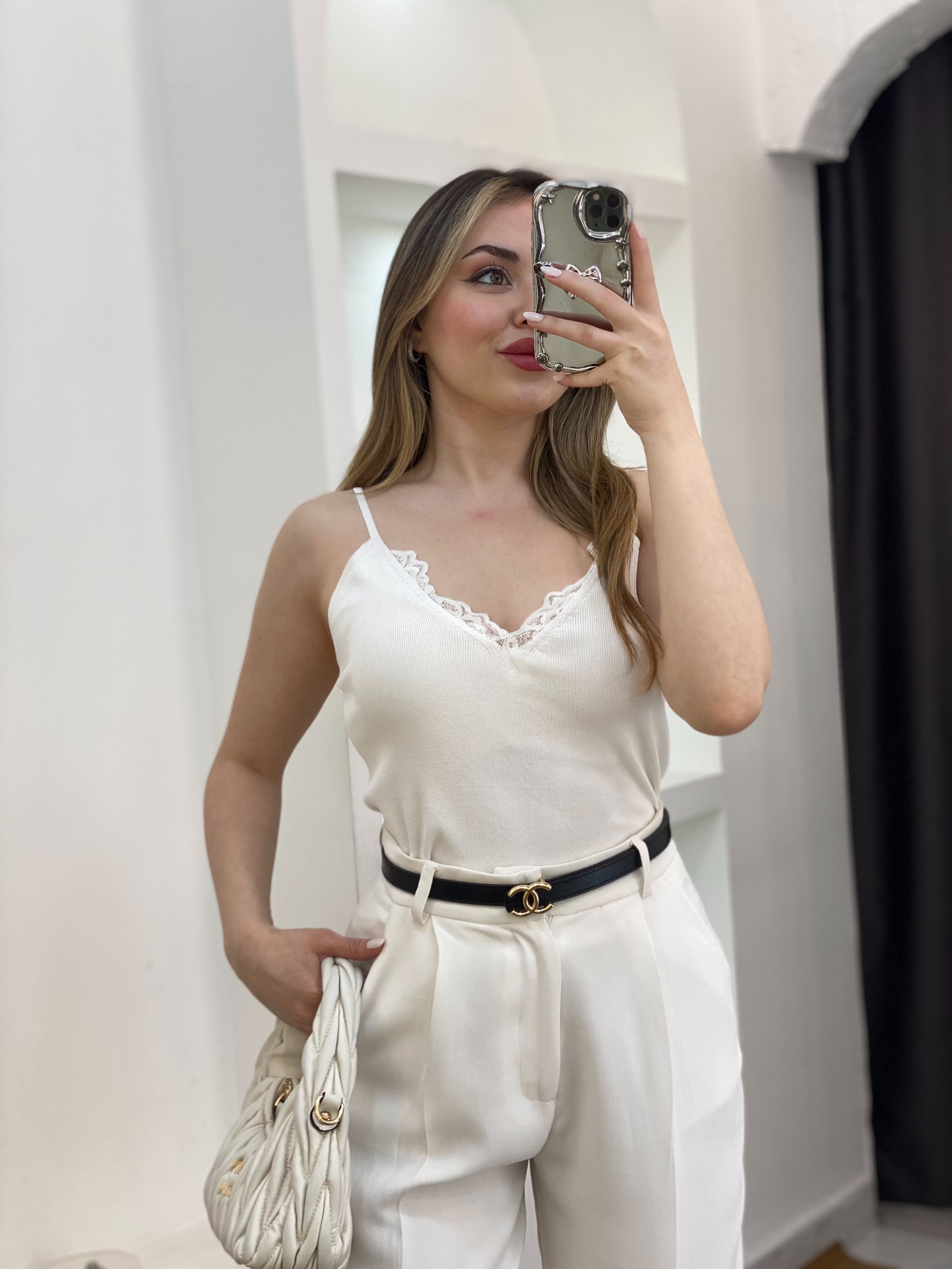 Beyaz Dantel Yaka Ayarlanabilir Askılı Triko Bluz