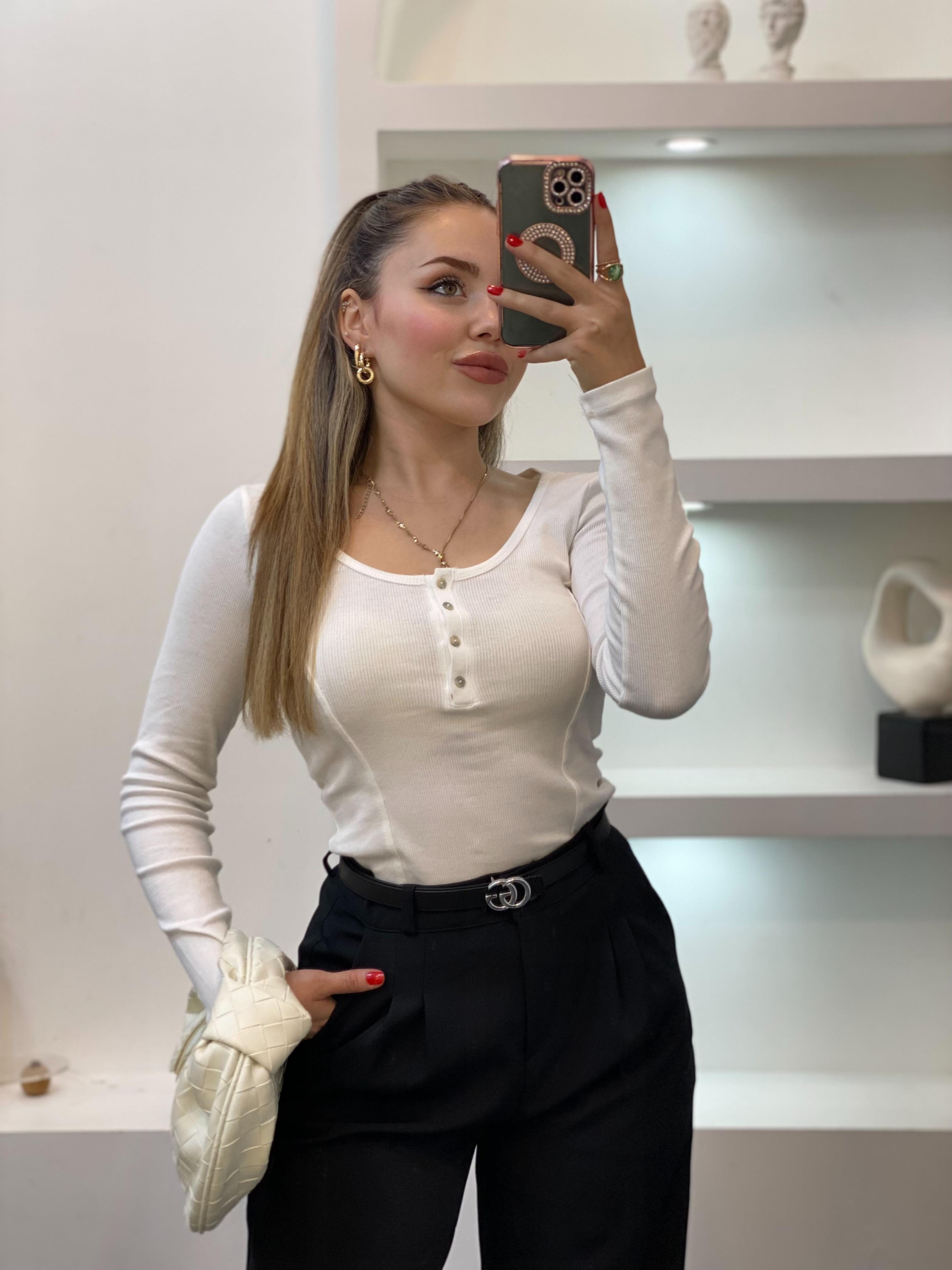 Beyaz Düğmeli Fitilli Basic Bluz