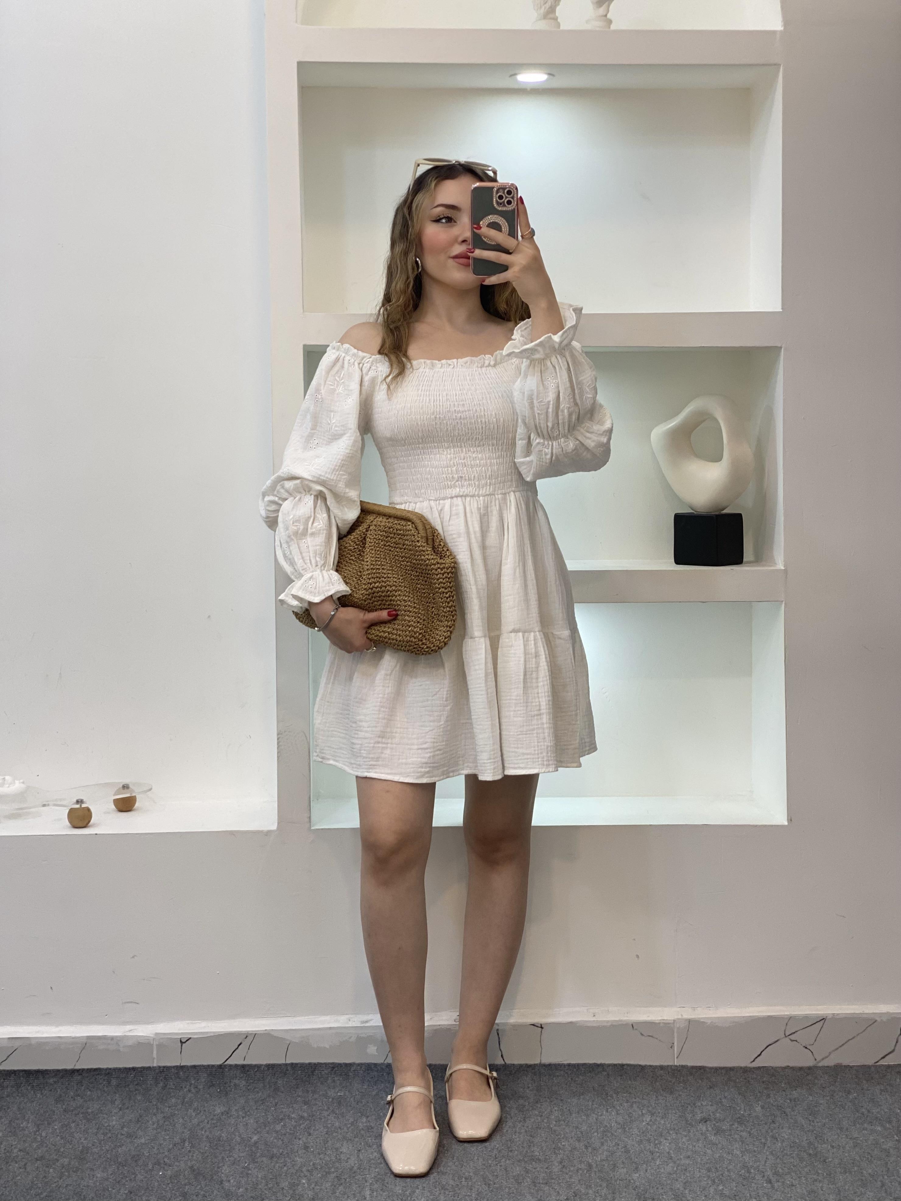 Beyaz Kolları Nakışlı Müslin Elbise