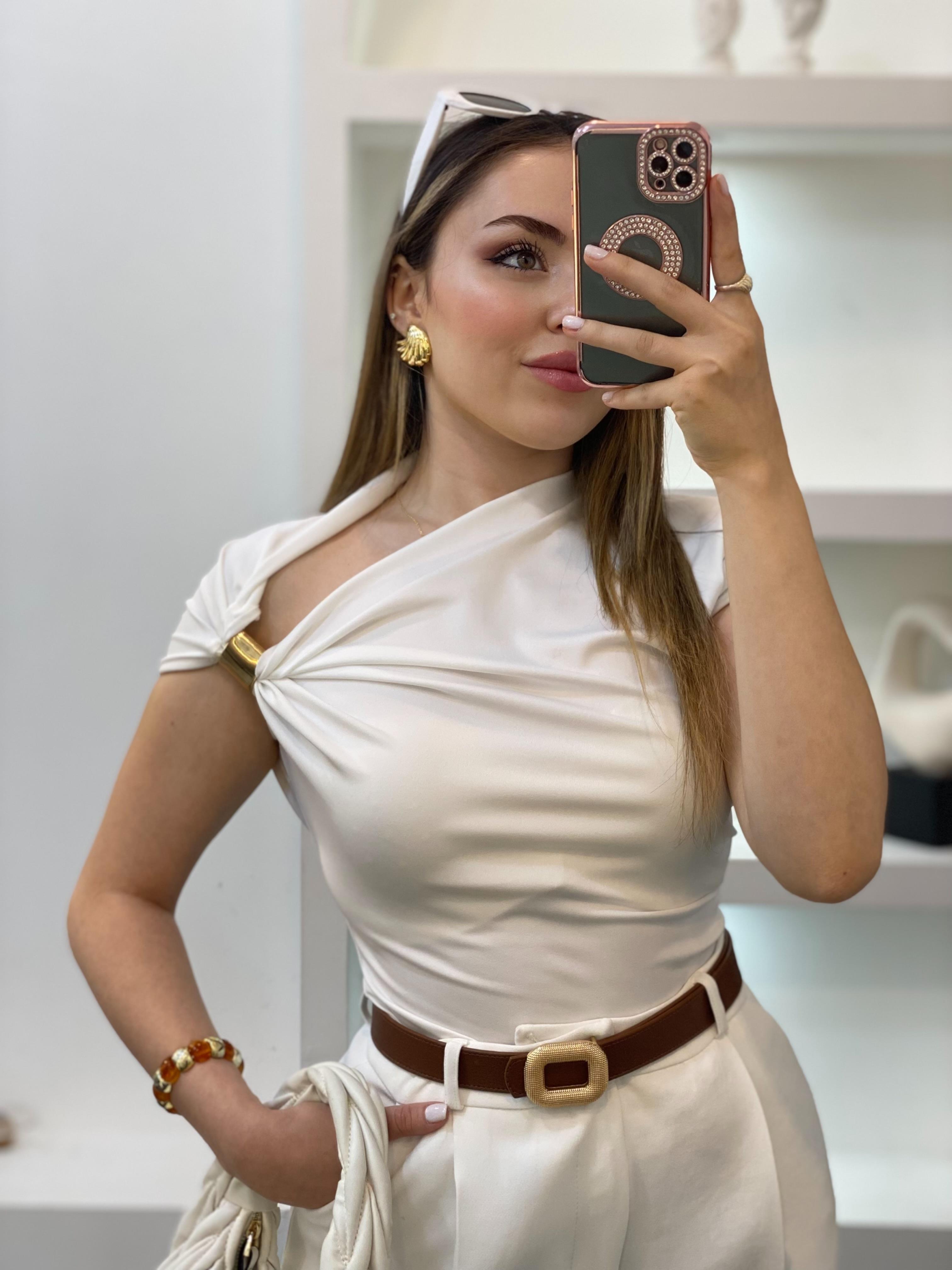 Beyaz Omuz Gold Tokalı Bluz