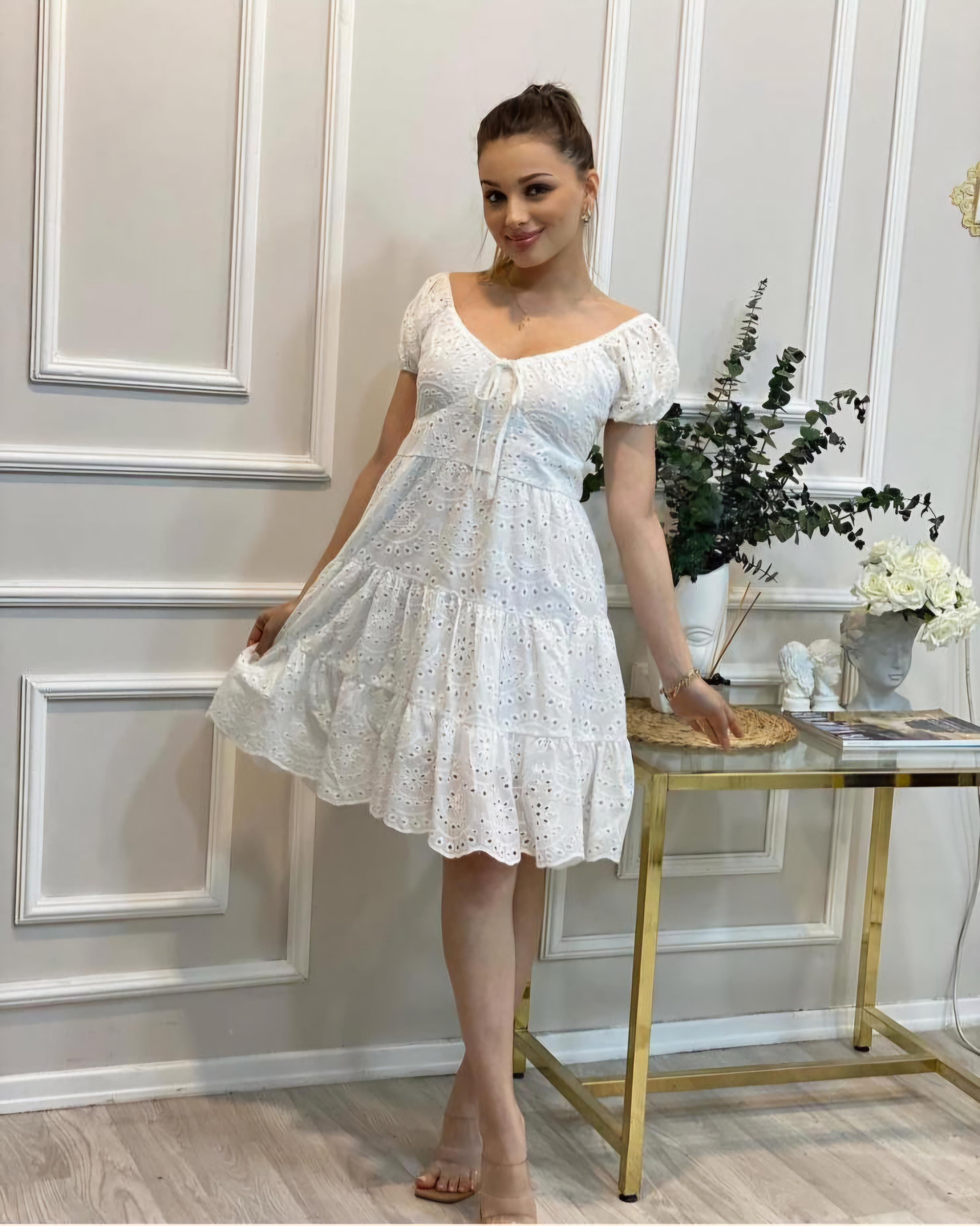 Beyaz Önü Bağcıklı Model Fisto Elbise