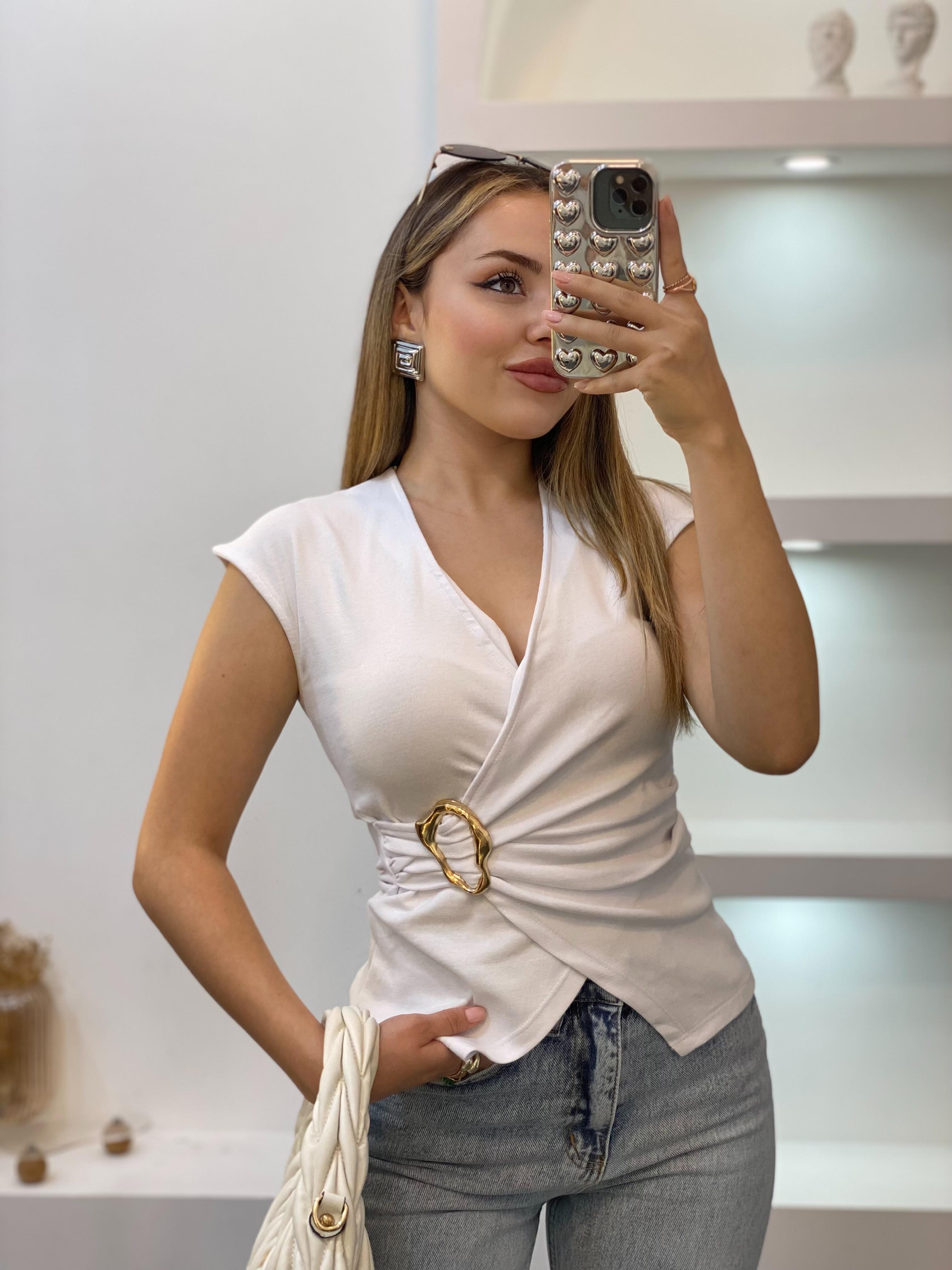 Beyaz Q Marka Gold Broşlu Bluz
