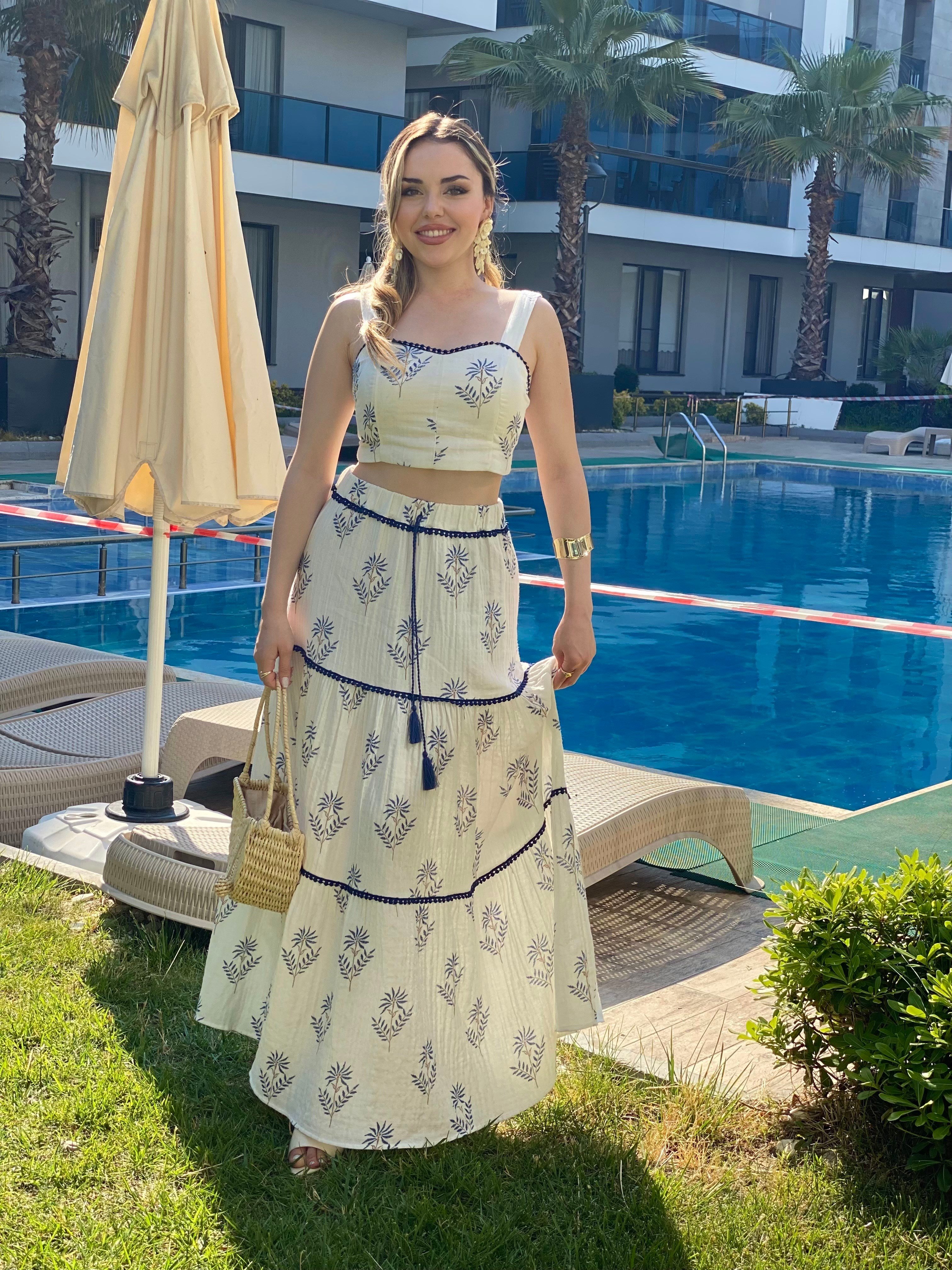 Beyaz Üzerine Mavi Nakışlı Müslin Takım
