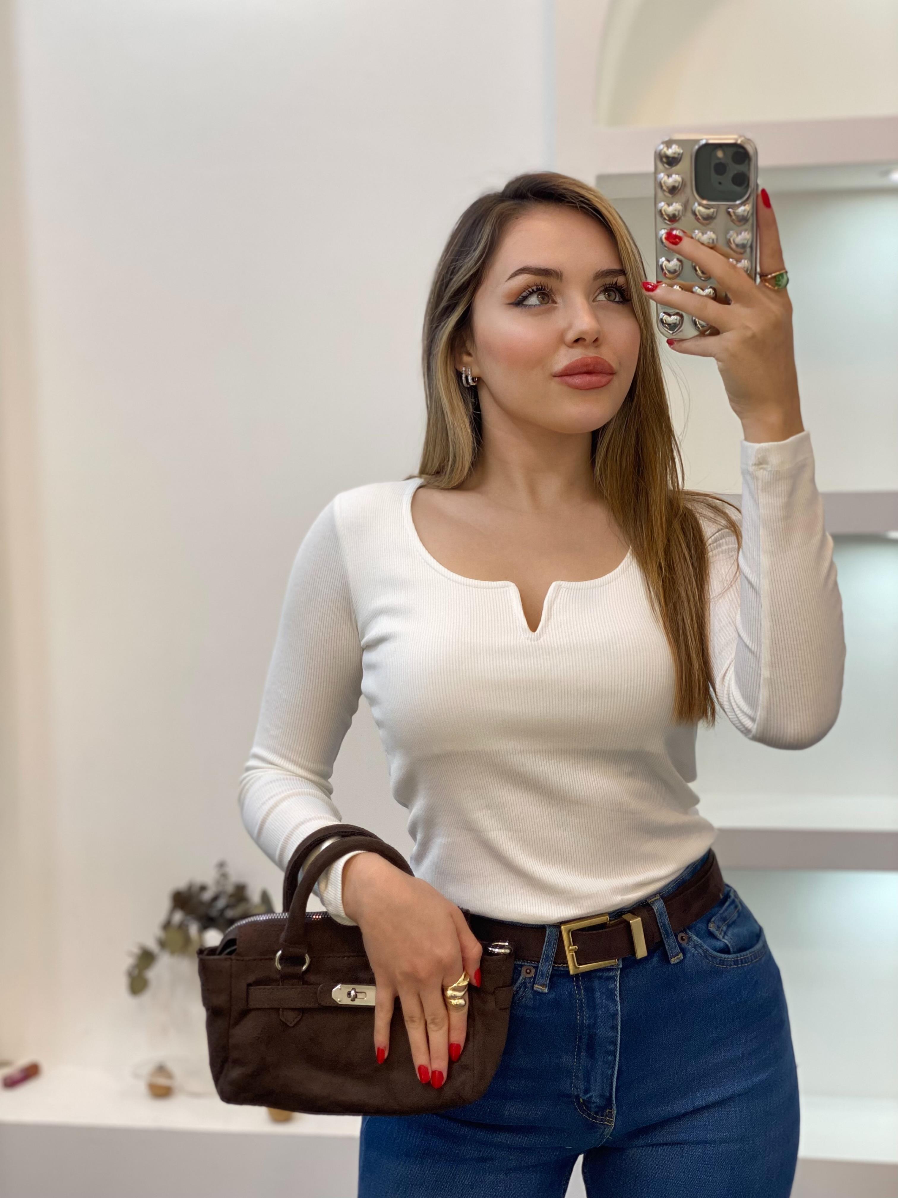 Beyaz V Model Fitilli Basic Bluz