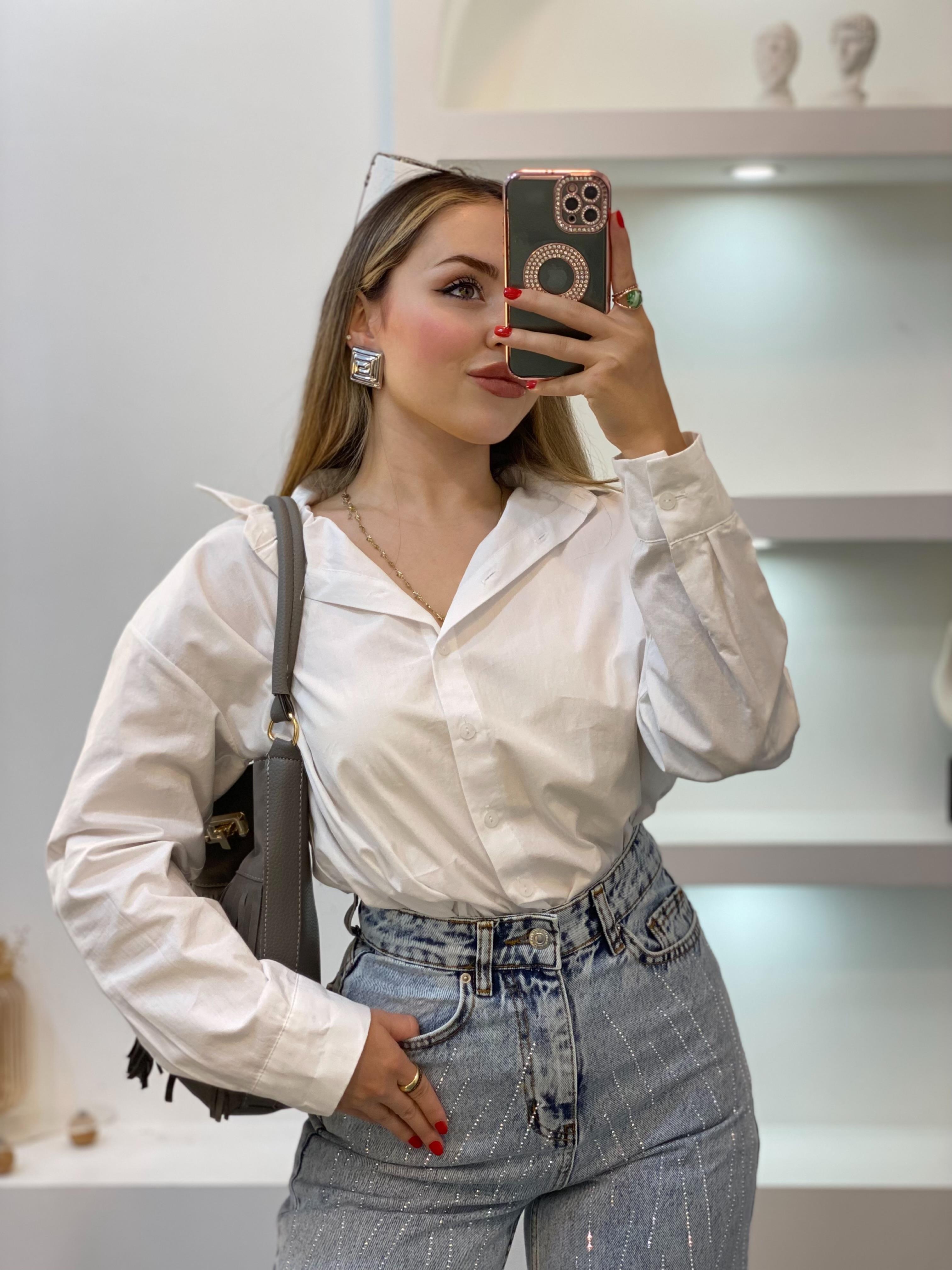 Beyaz Vatkalı Gömlek 