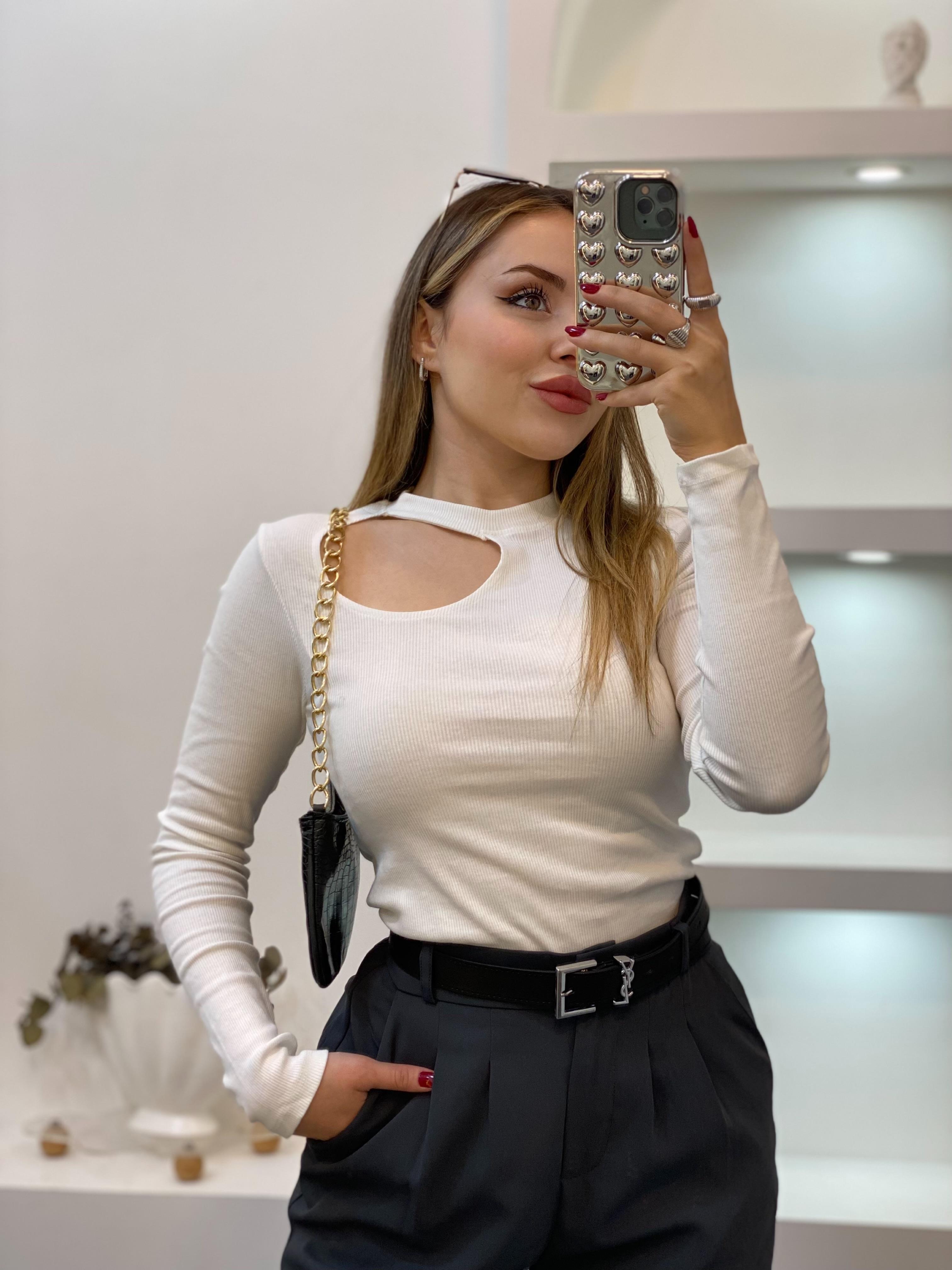 Beyaz Yaka Pencereli Fitilli Basic Bluz