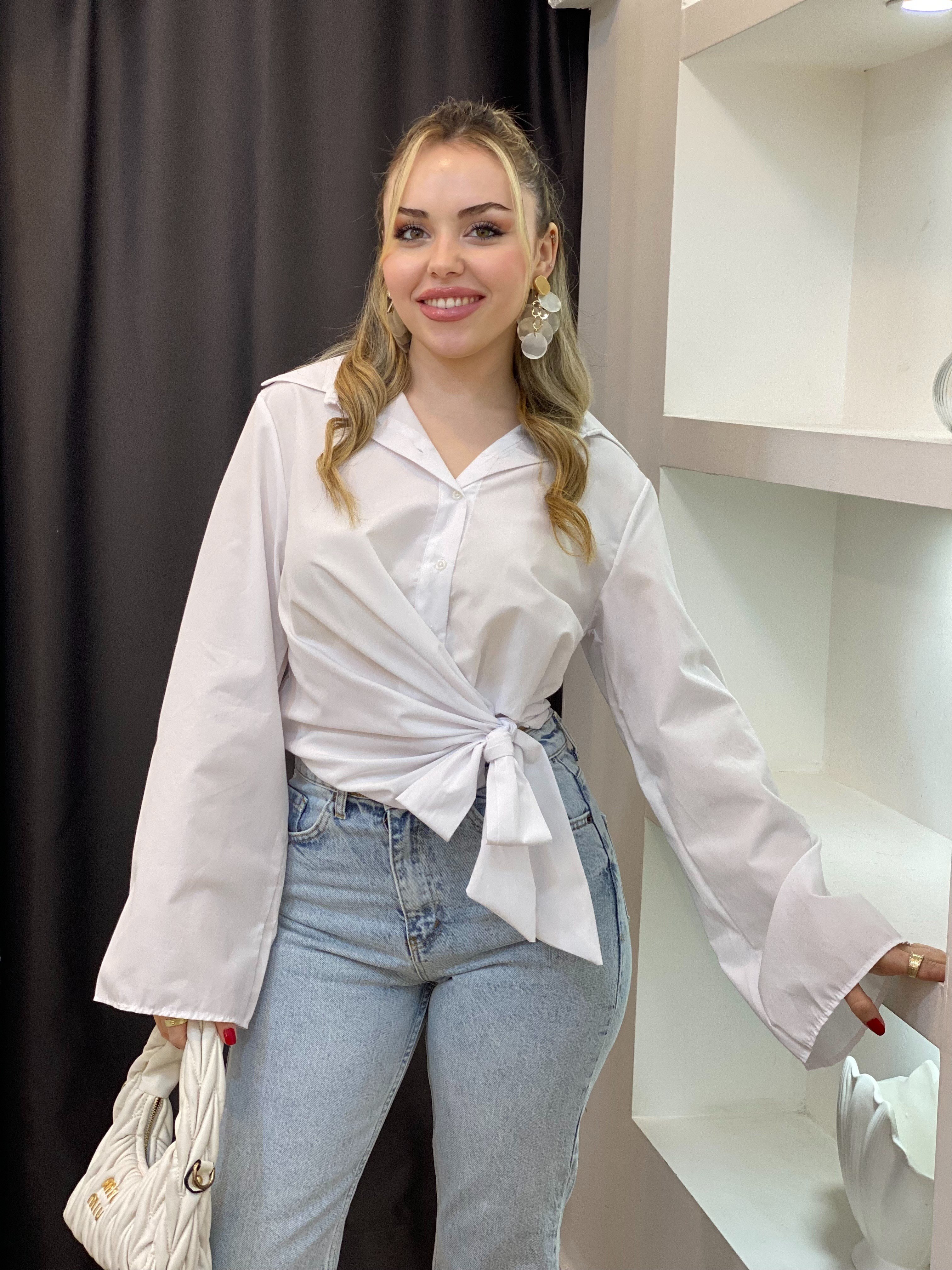 Beyaz Yanı Bağlamalı Model Gömlek 