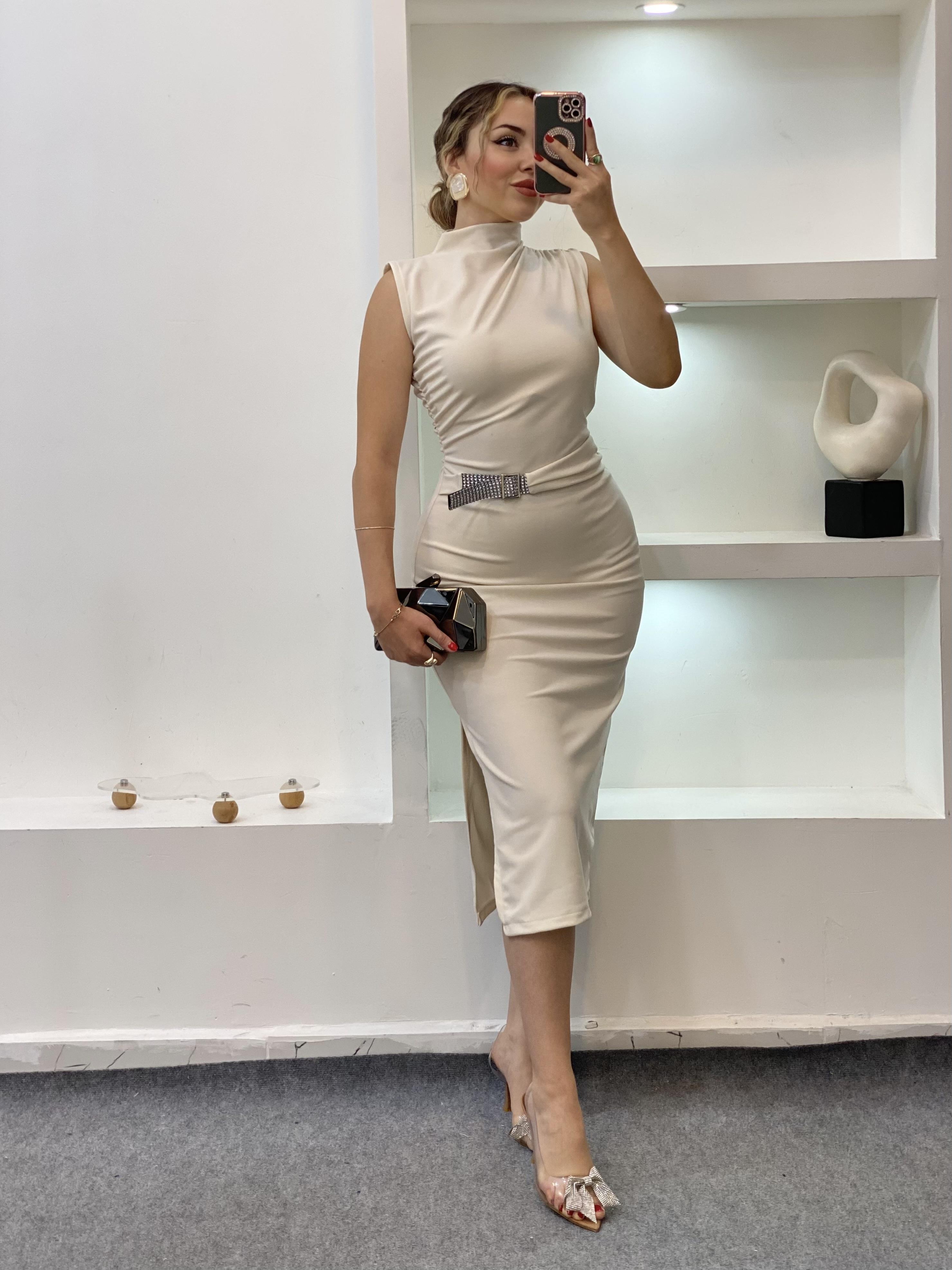 Ekru Fit Gösteren Premium Kalite Taş Detaylı Elbise