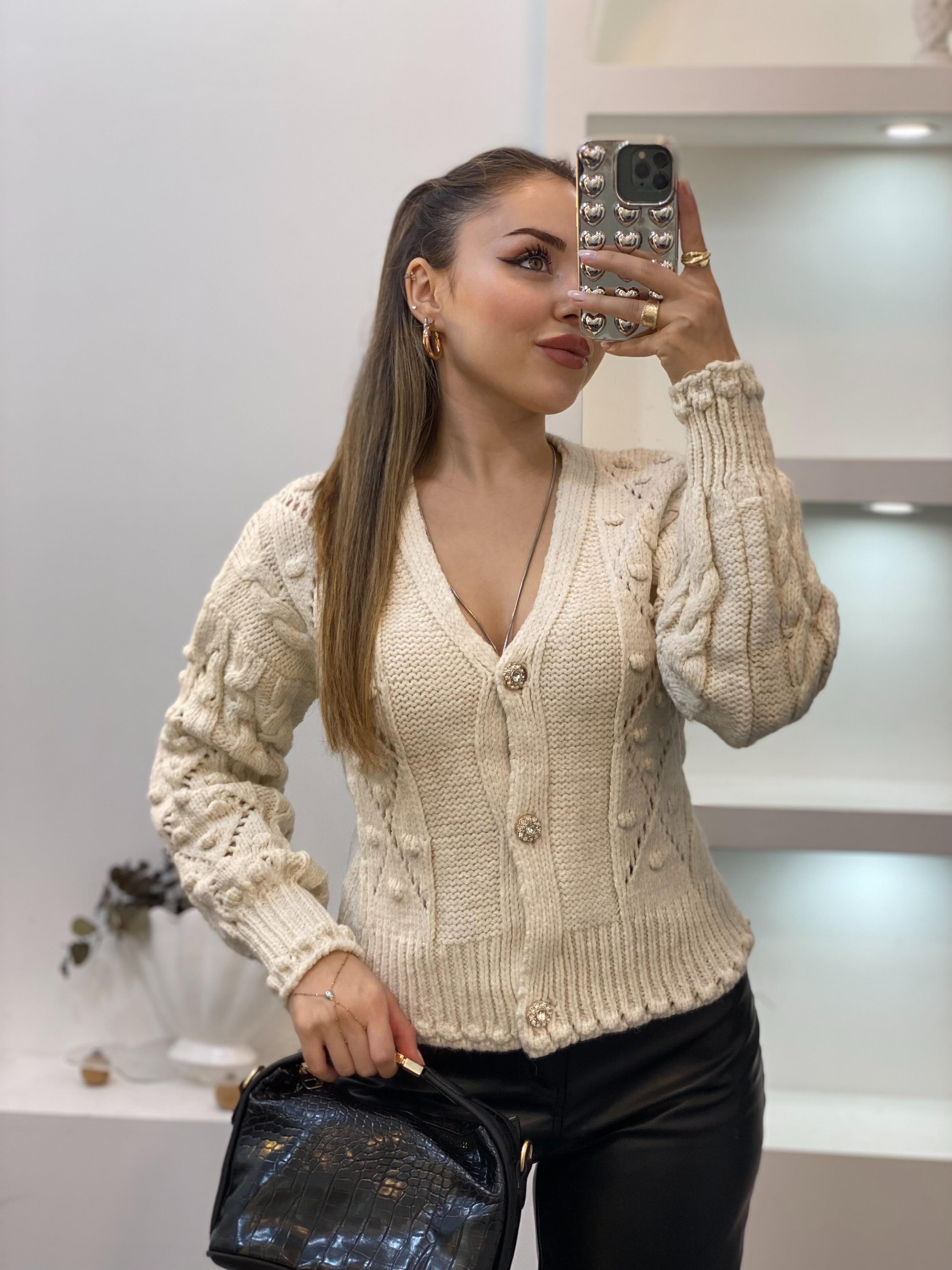 Ekru Taş Düğmeli Ajurlu Hırka 