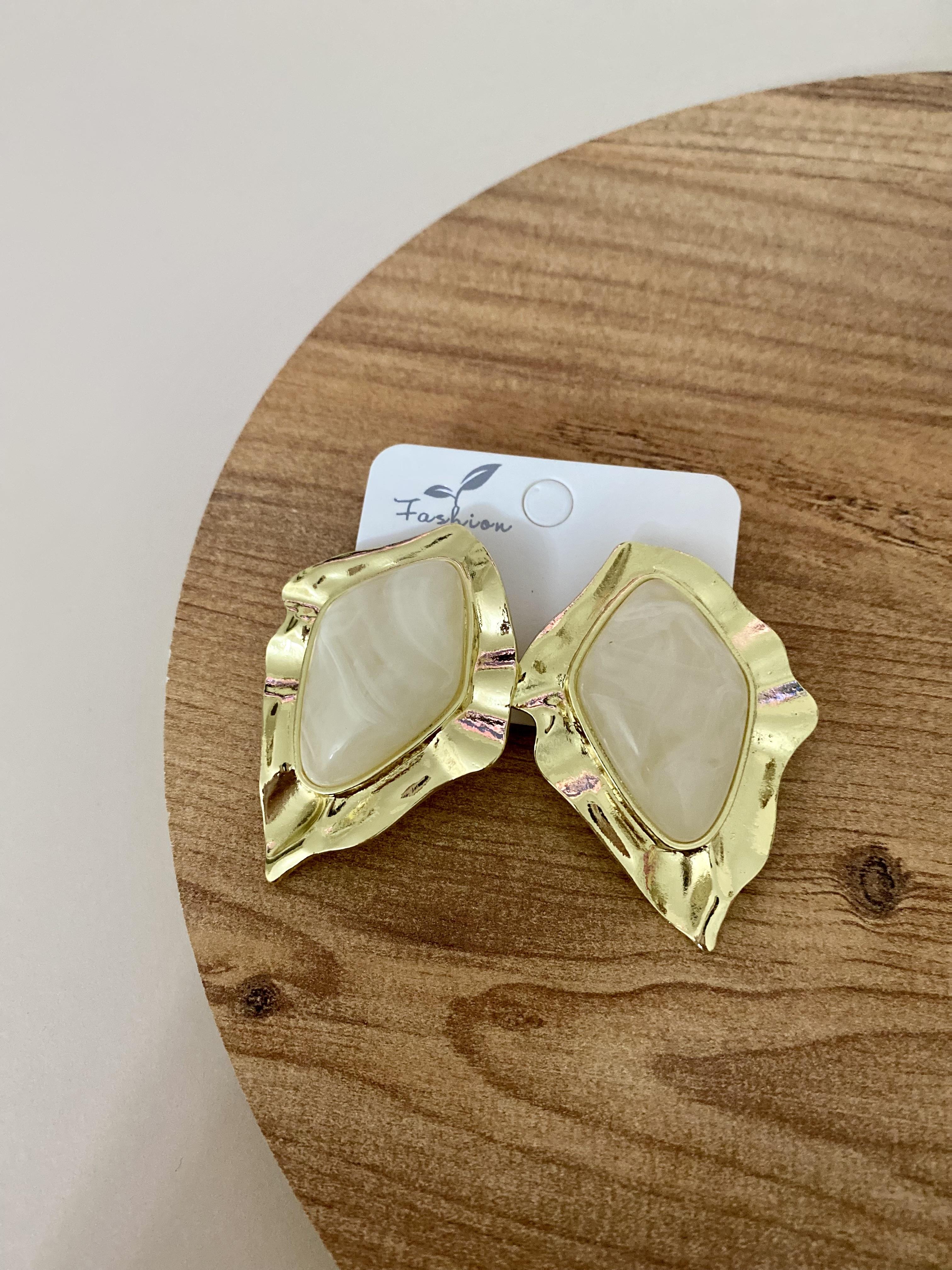 Gold Bej Mineli Küpe