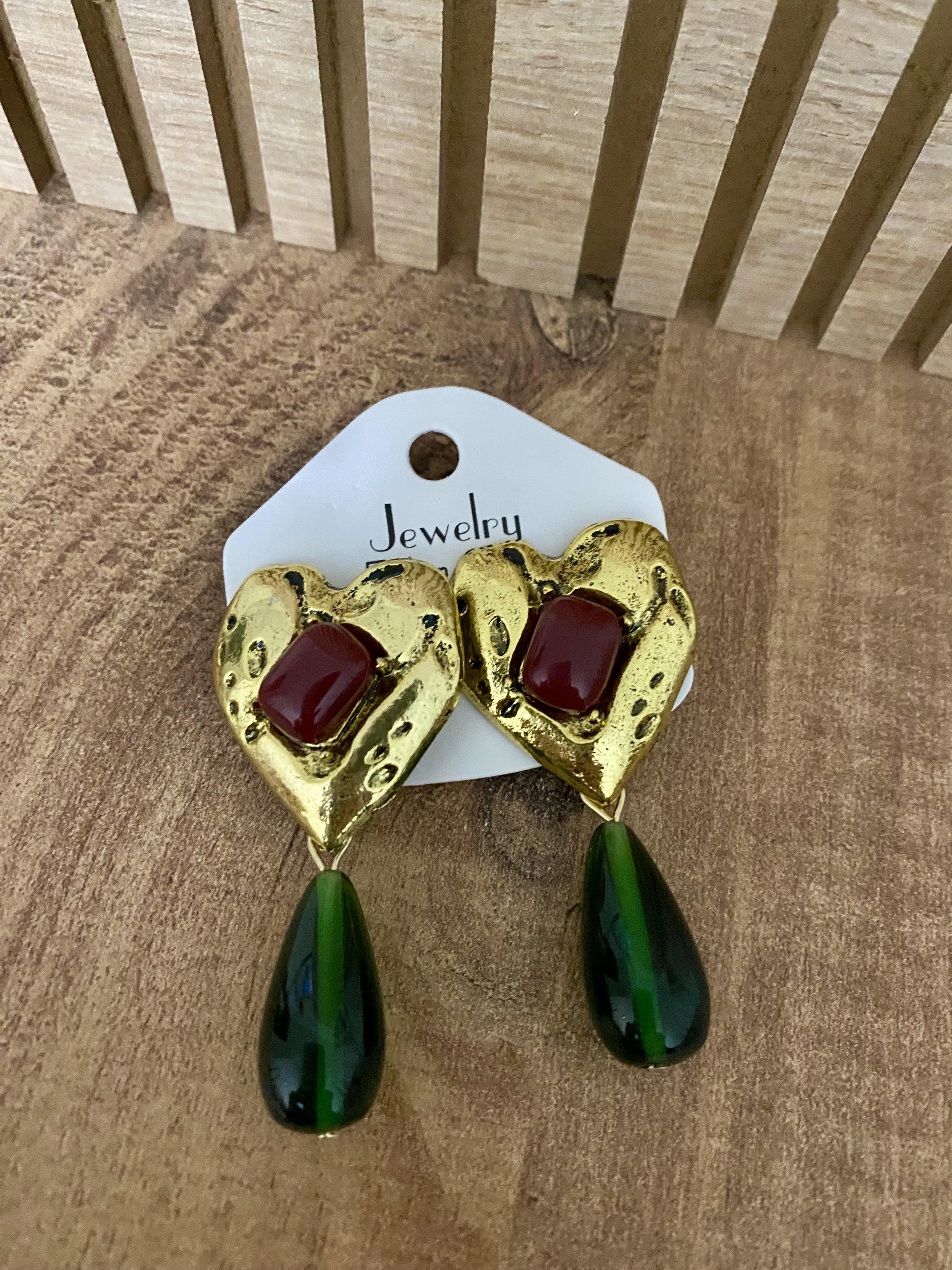 Gold Bordo Yeşil Marka Model Sallantılı Kalp Küpe
