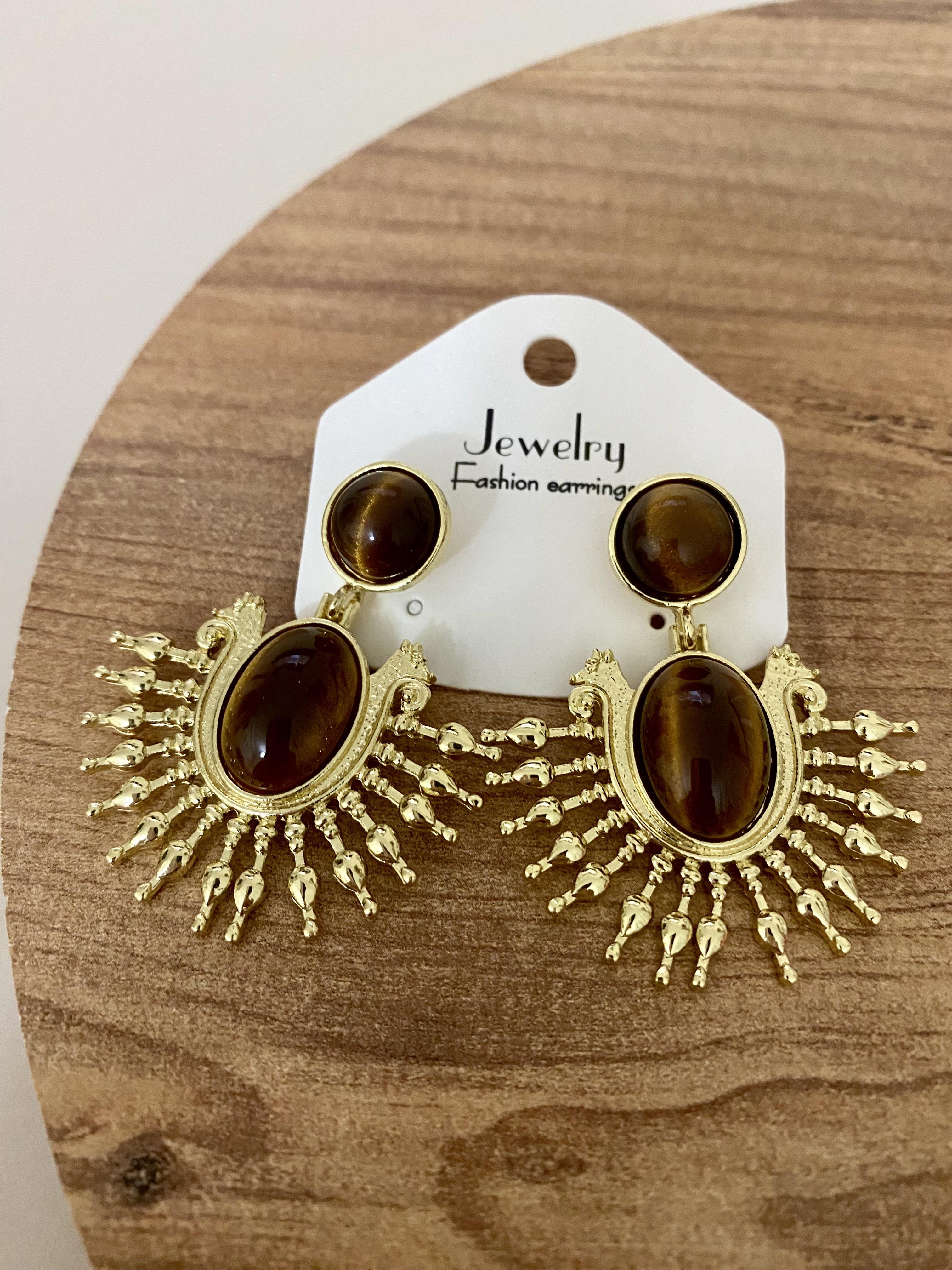 Gold Kahve Taşlı Sallantılı Vintage Küpe