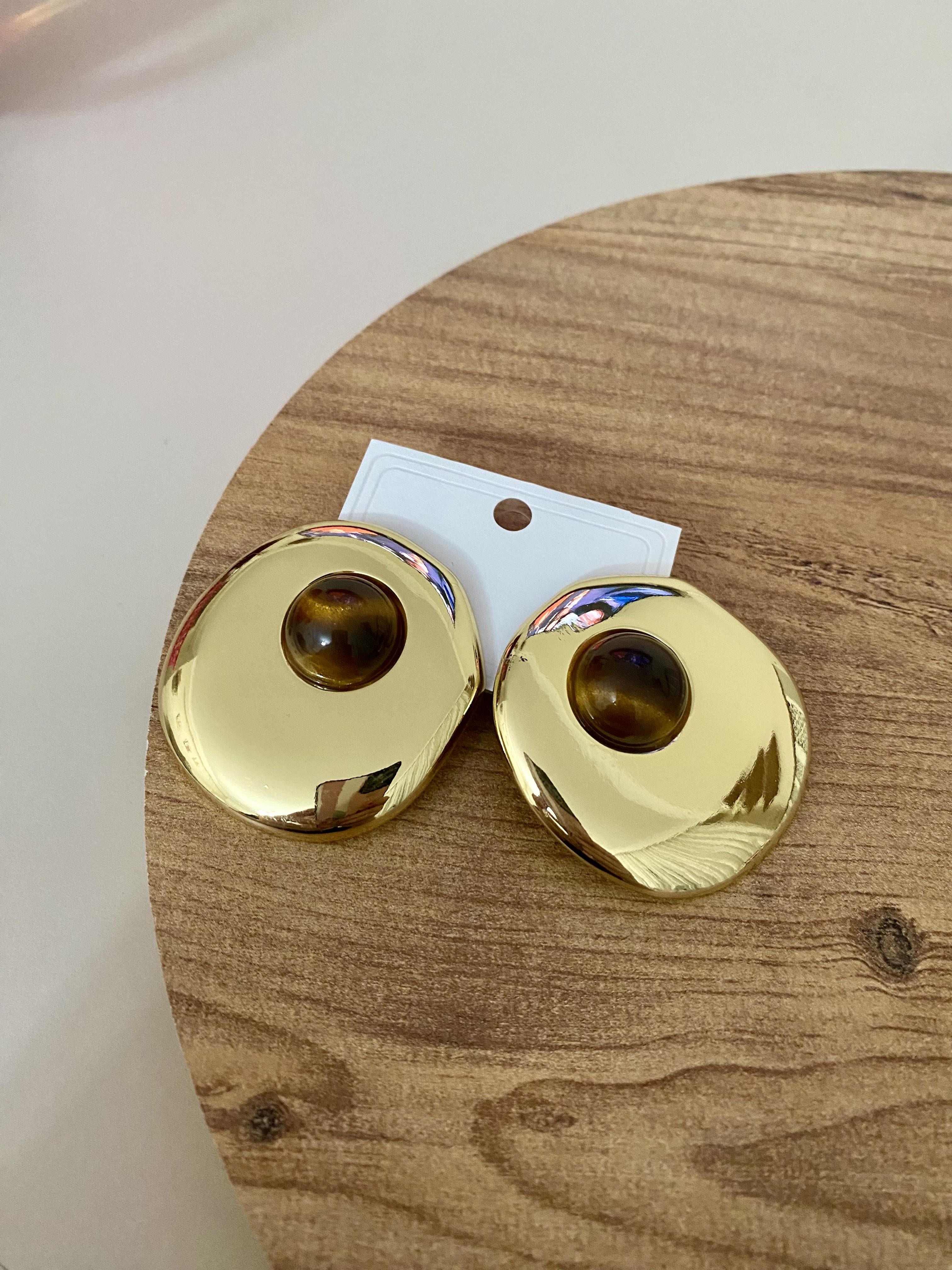 Gold Oval Kahve Mineli Küpe 
