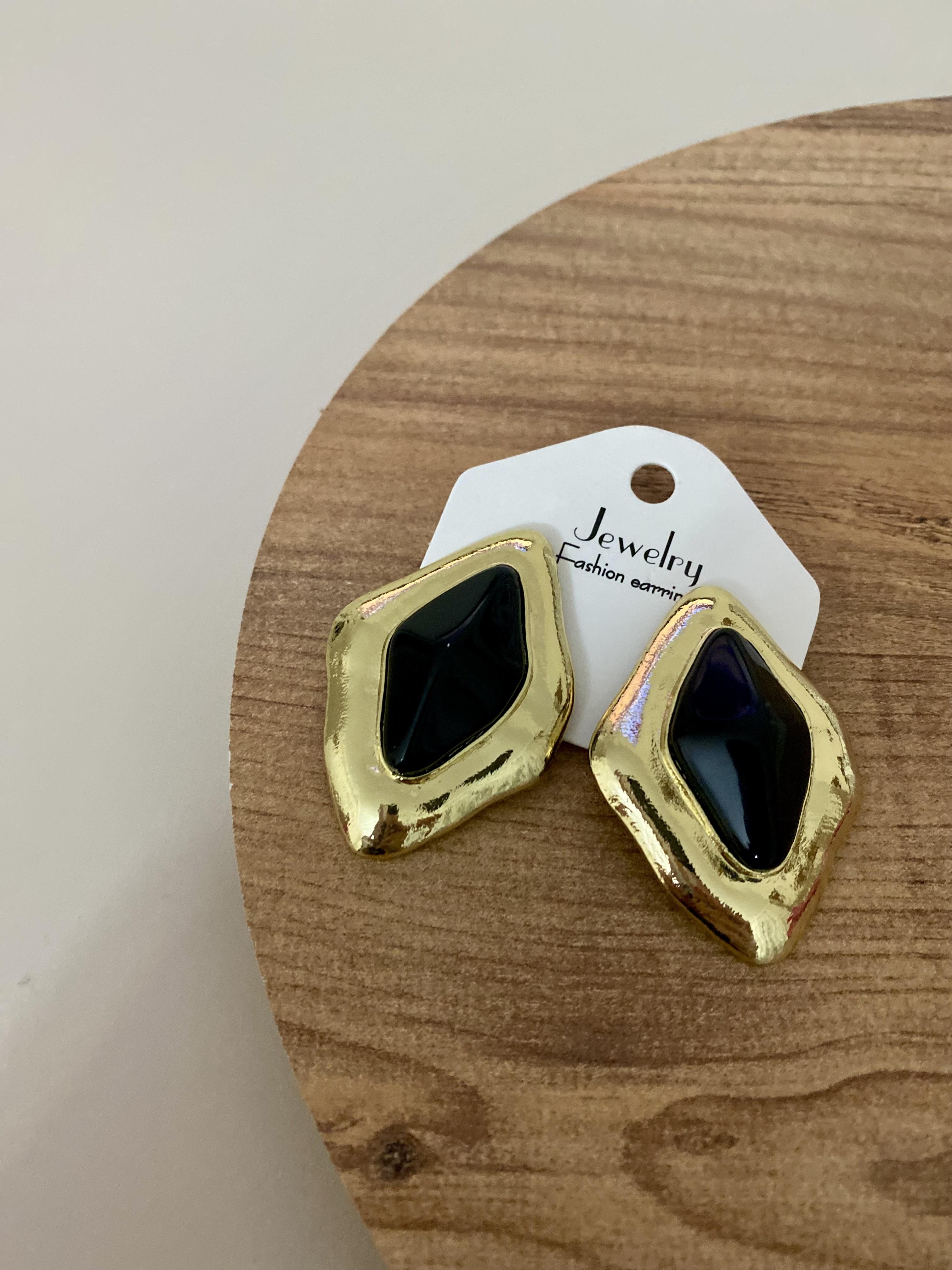 Gold Siyah Mineli Küpe