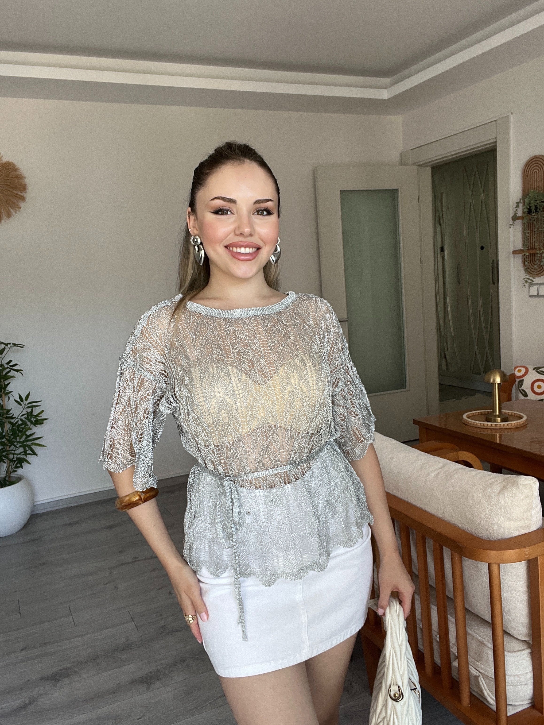 Gümüş Renk Beli Kuşaklı File Bluz 