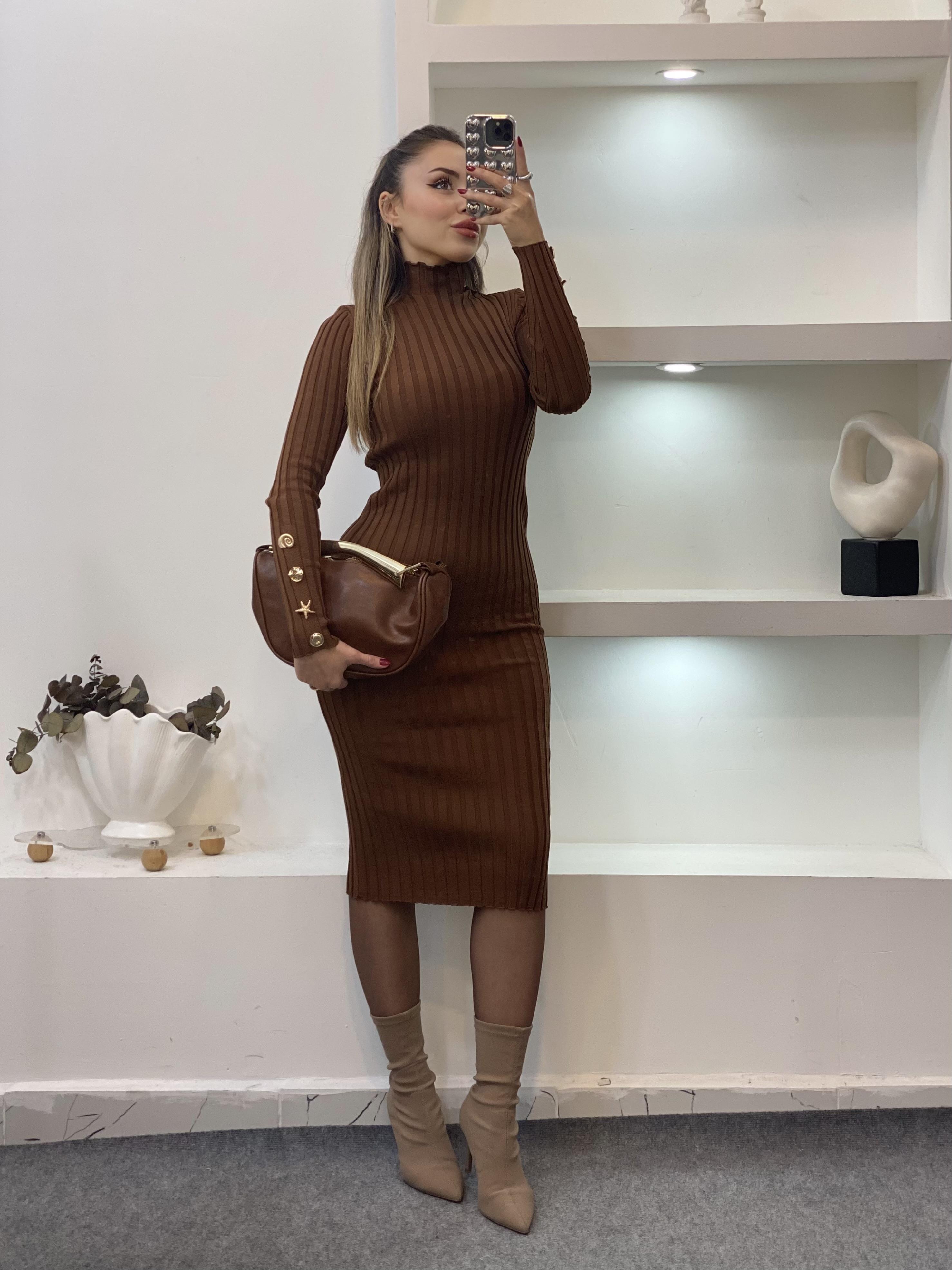 Kahve Boğazlı Bilek Gold Düğmeli Triko Elbise