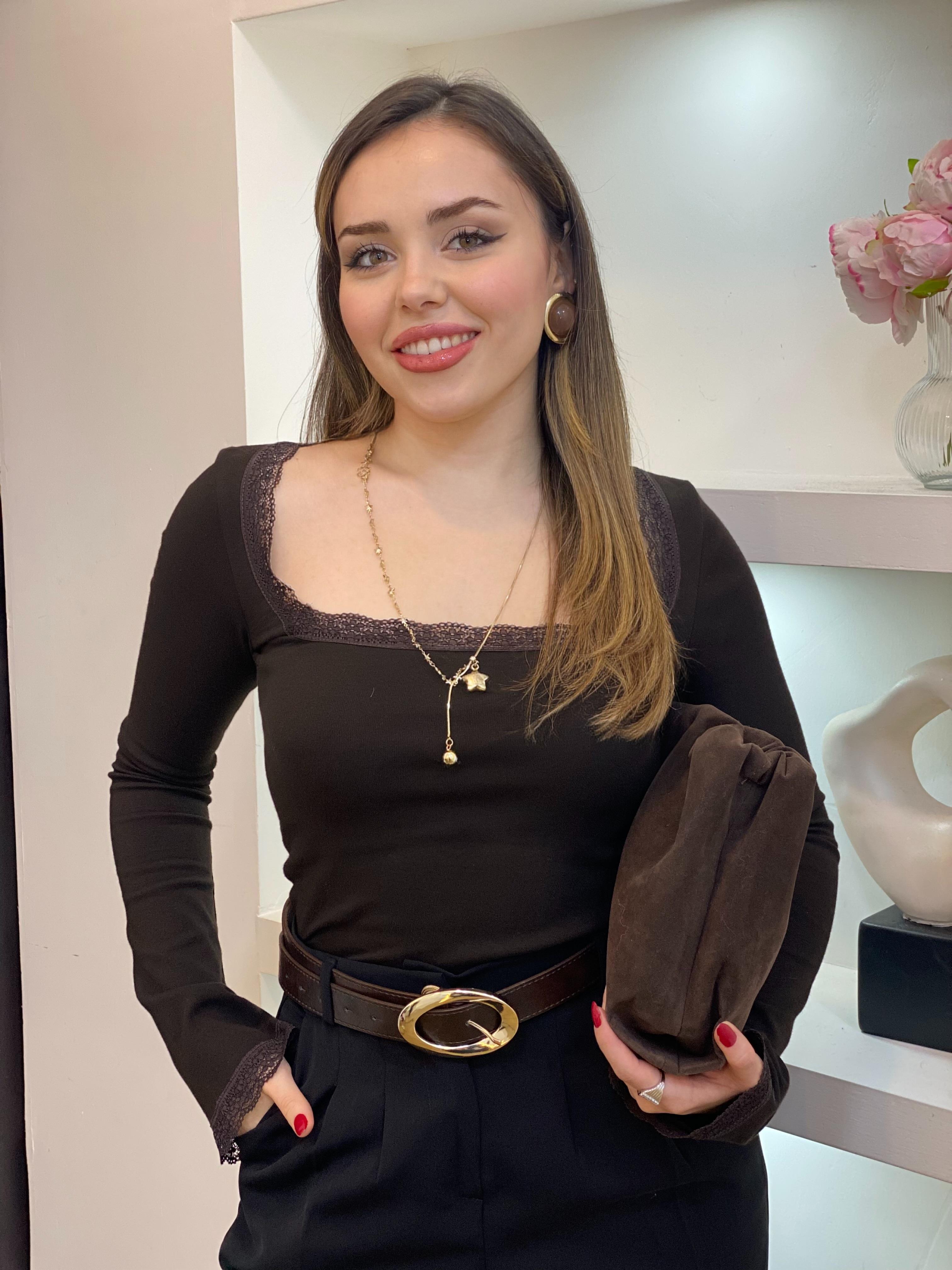 Kahve Geniş Yaka Dantel Detaylı Bluz 