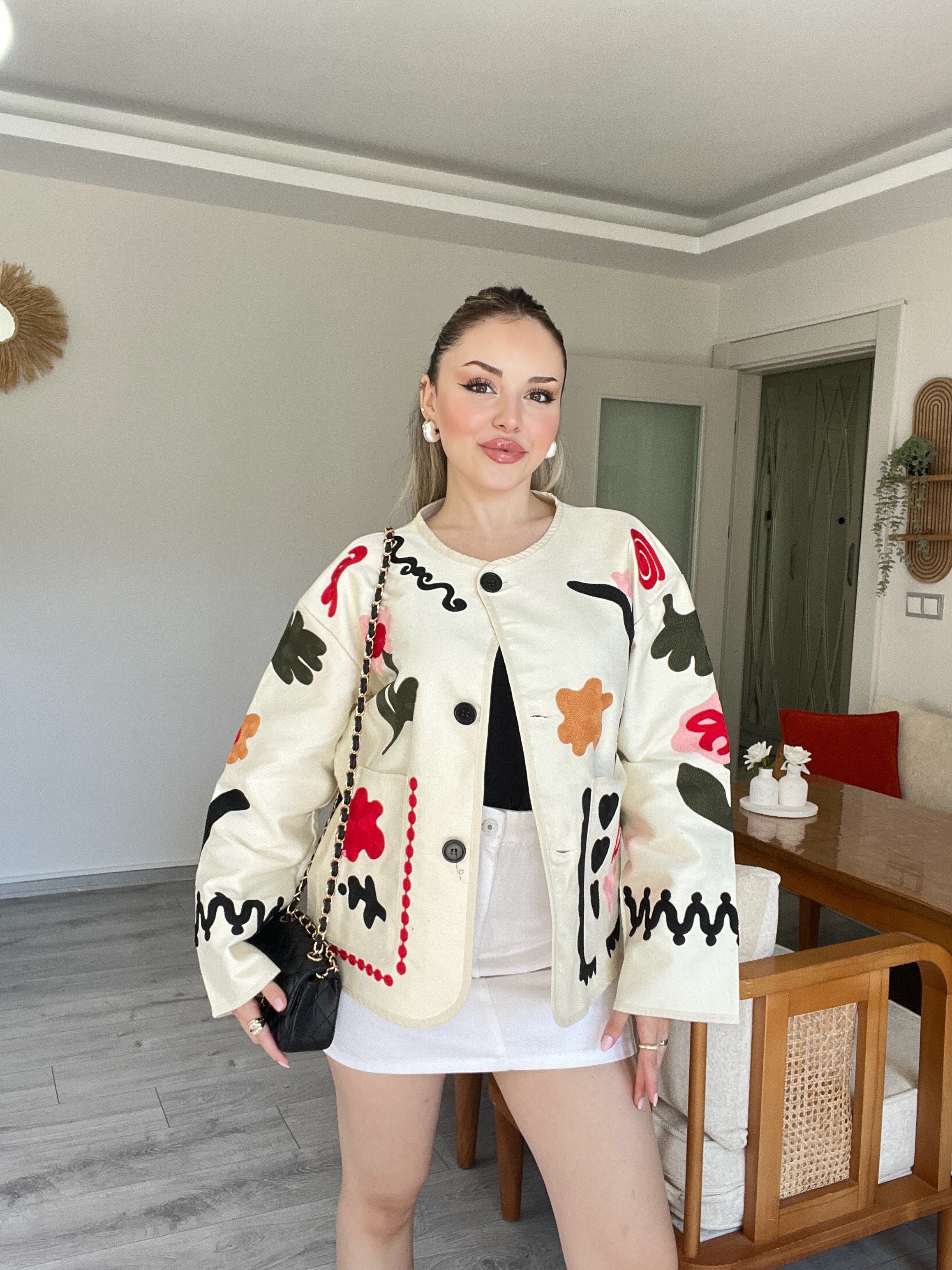 Marka Muadili Bej Çiçek Nakışlı Premium Kalite Ceket