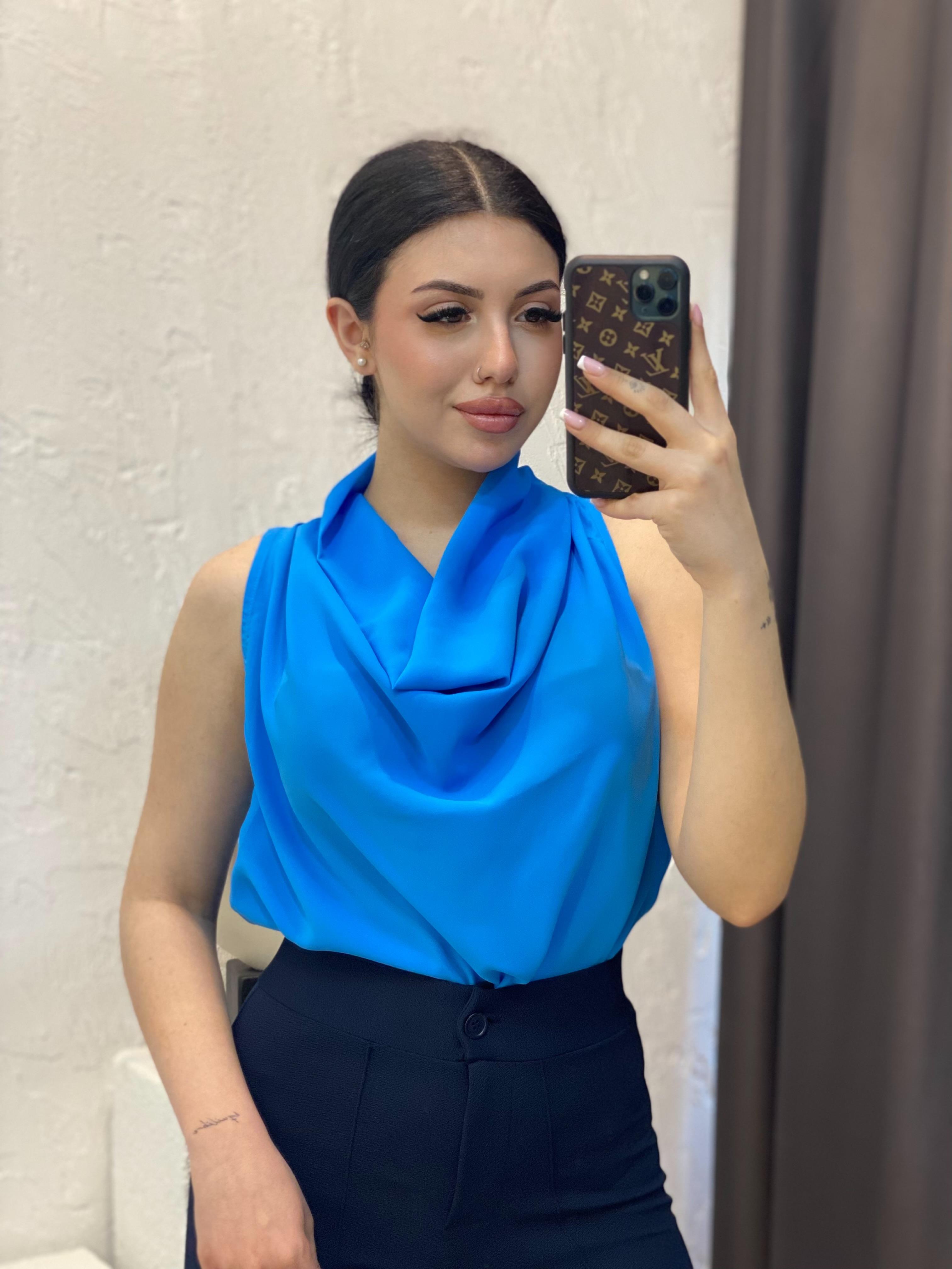 Mavi Degaje Yaka Dökümlü Bluz