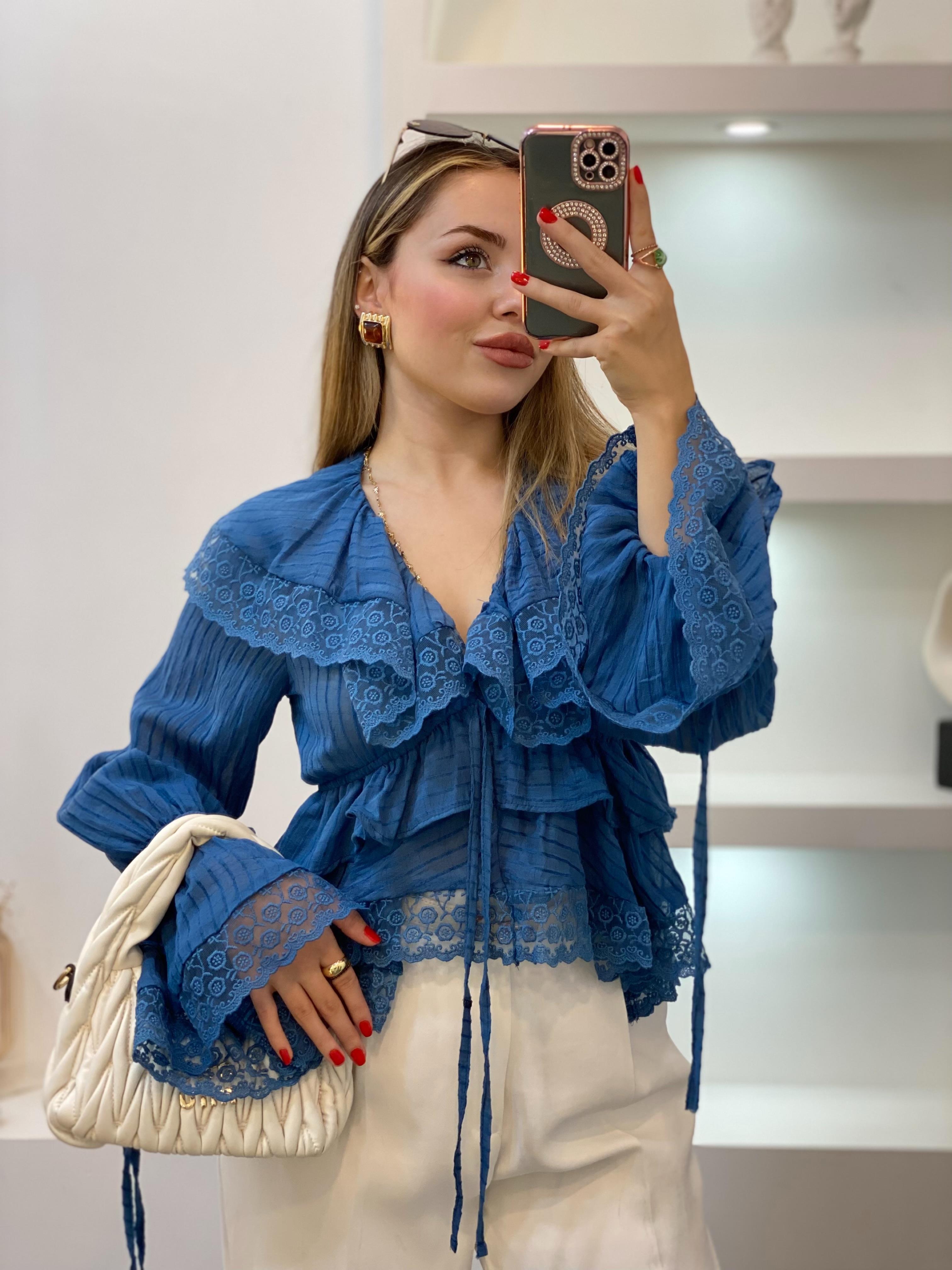 Mavi Güpürlü Detay Volanlı Bluz