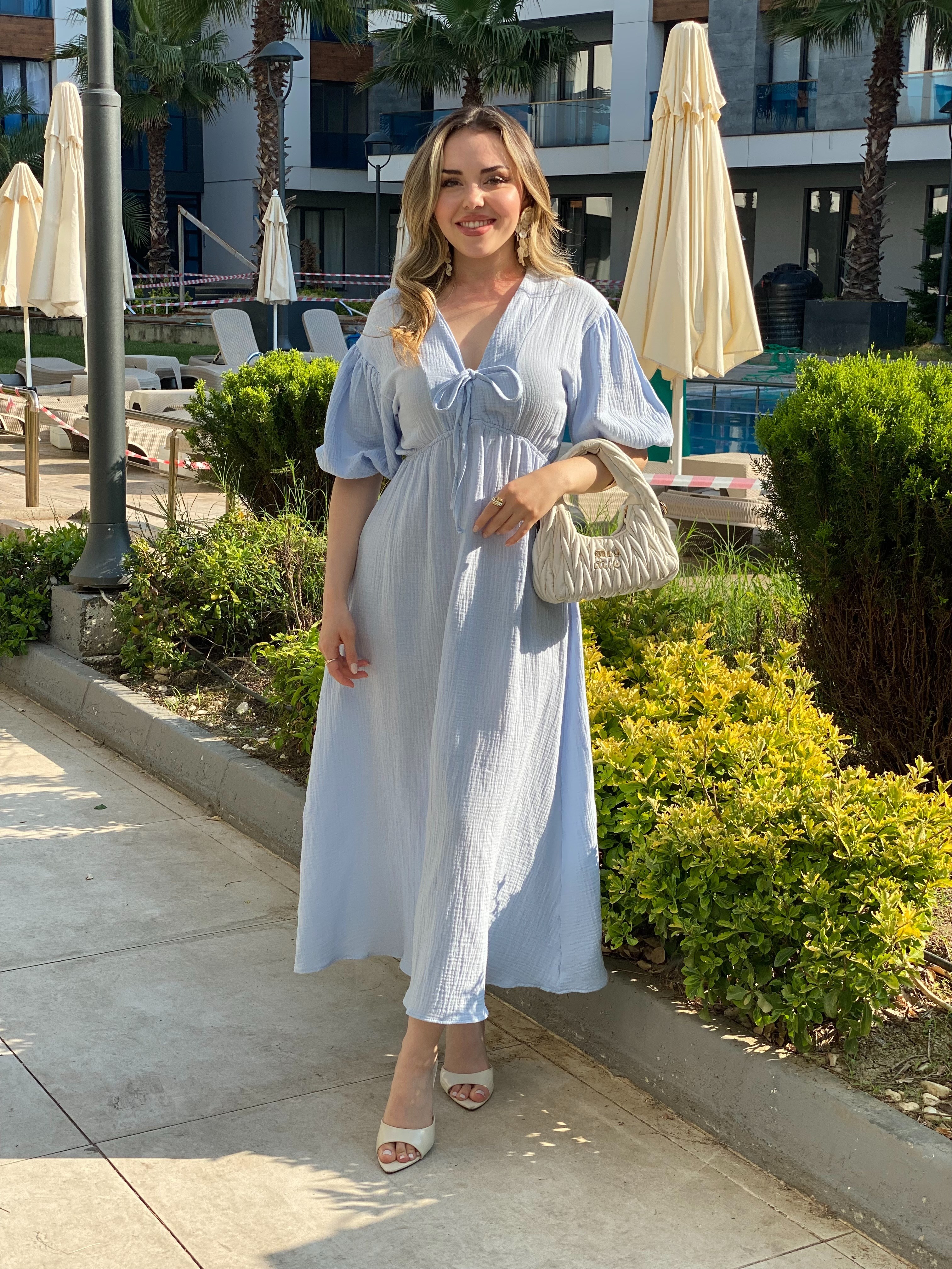 Mavi Önü Bağcıklı Model Elbise