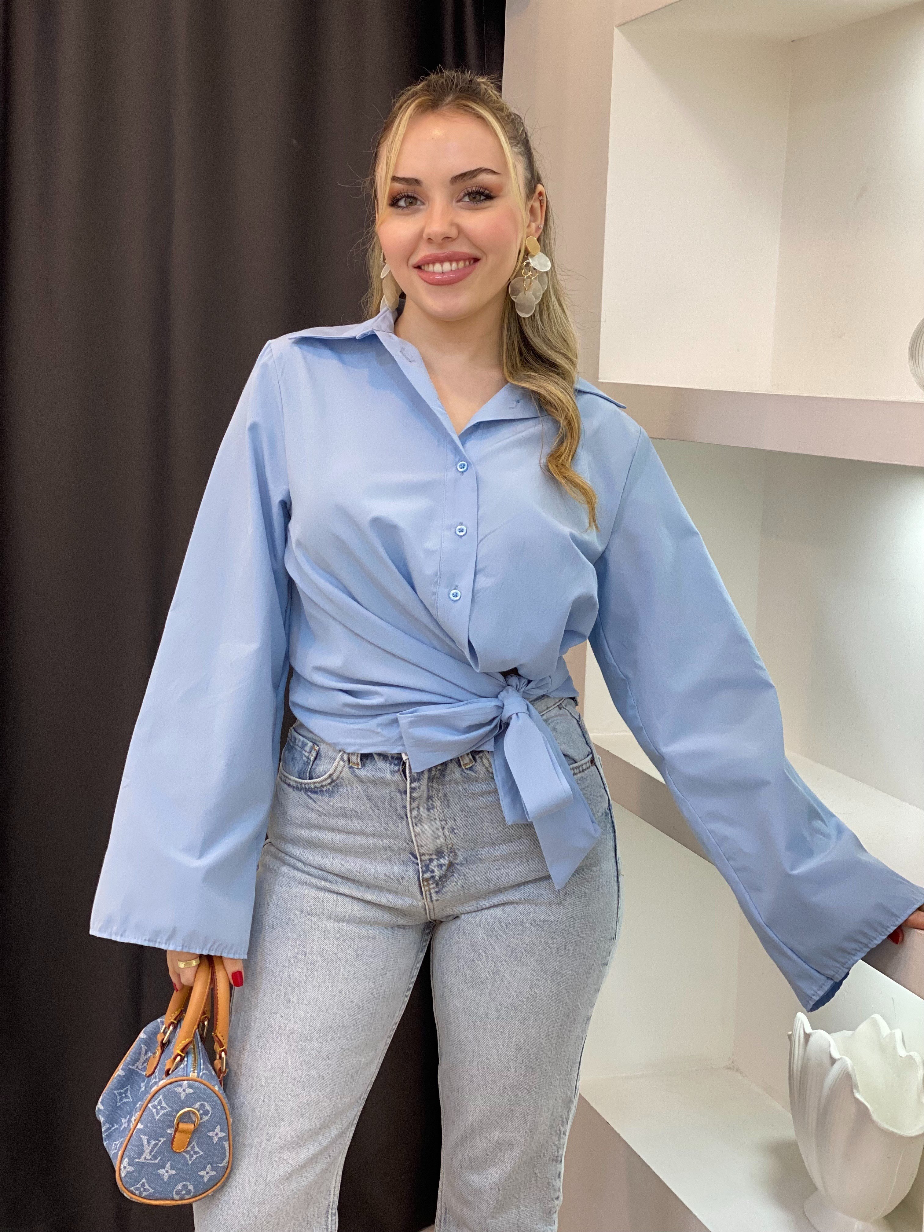Mavi Yanı Bağlamalı Model Gömlek 