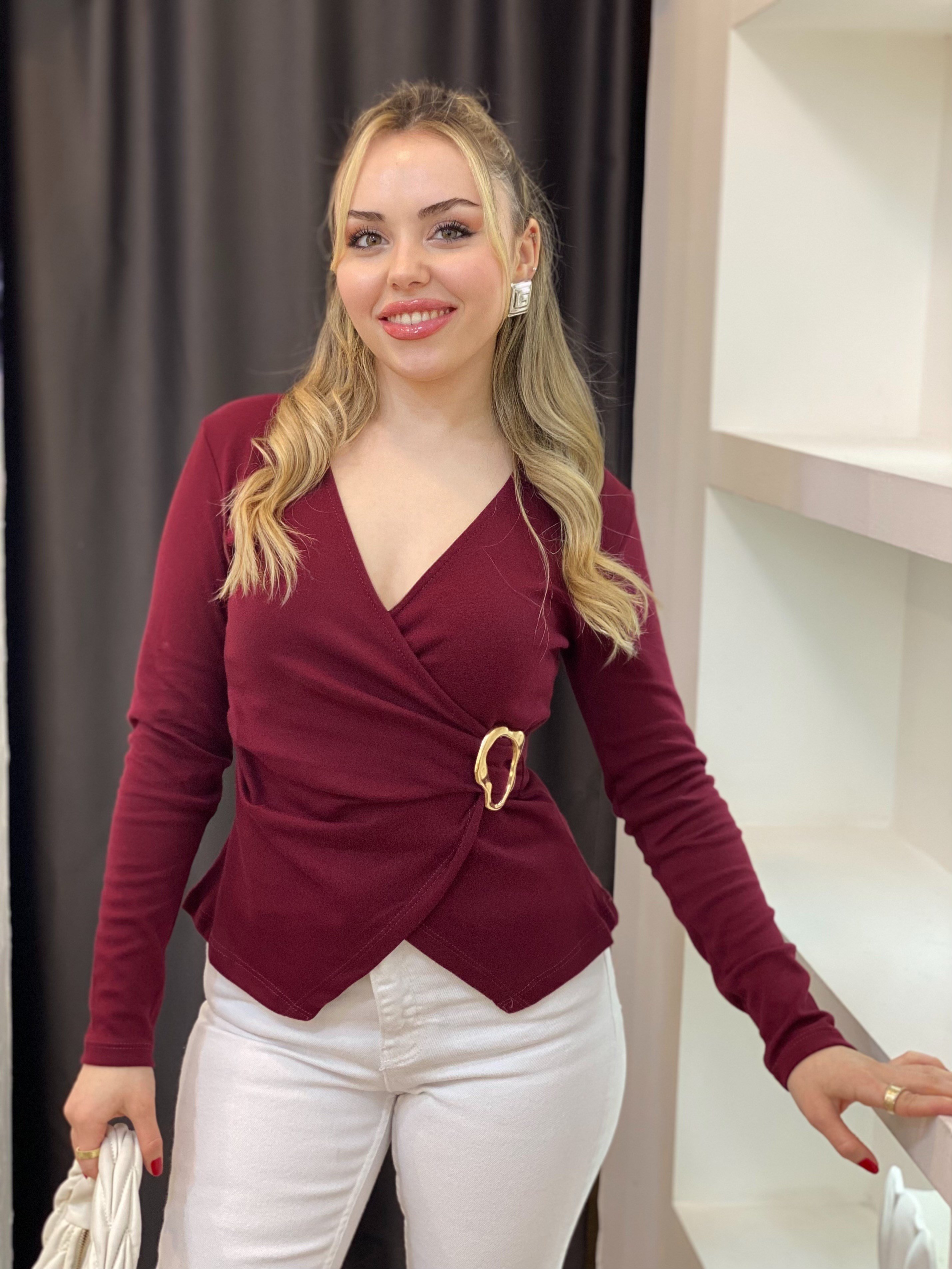 Q Marka Bordo Kruvaze Yaka Gold Broşlu Bluz 