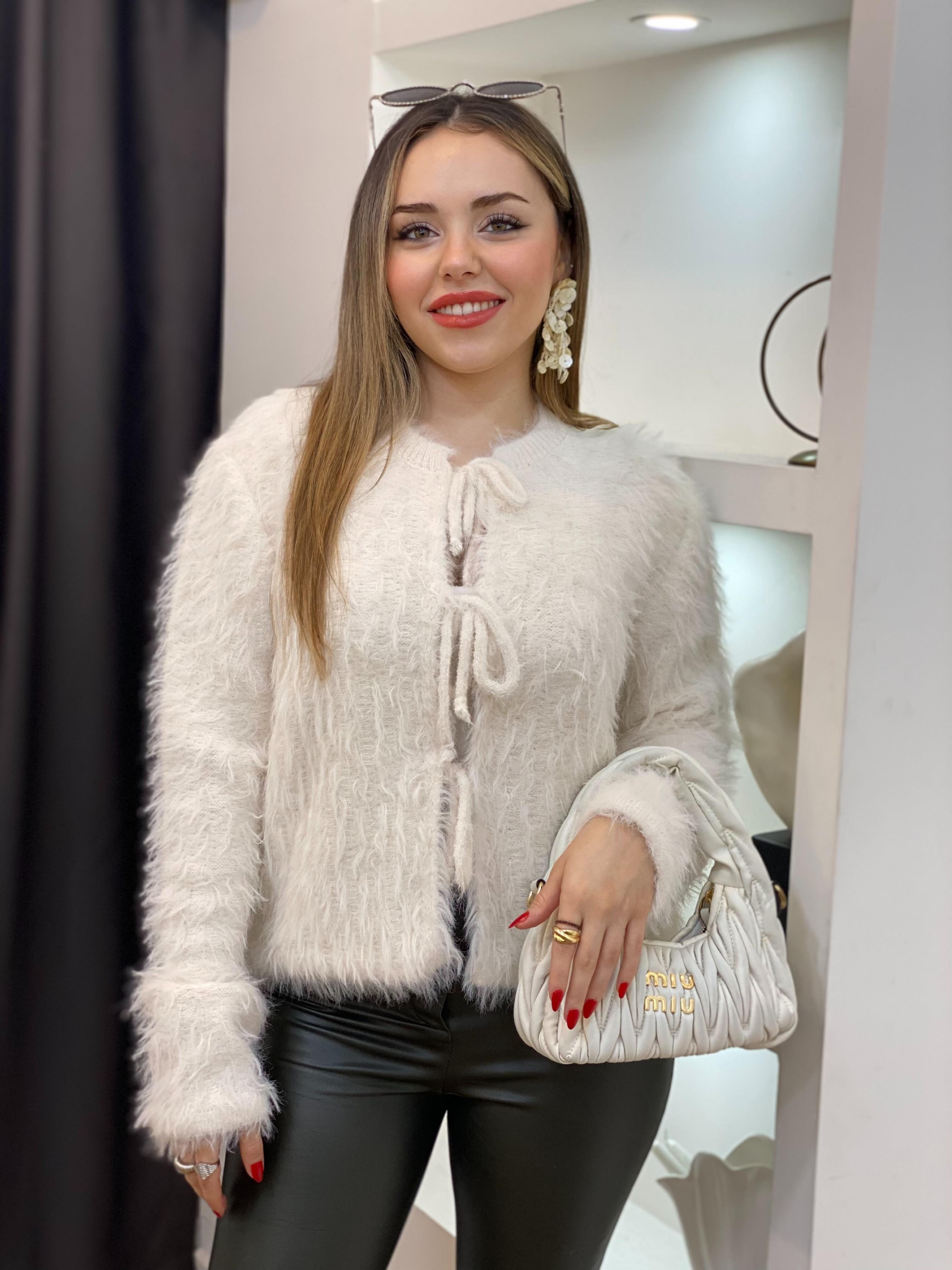 Q Marka Lüx Kalite Kırık Beyaz Yumoş Dokulu Hırka 