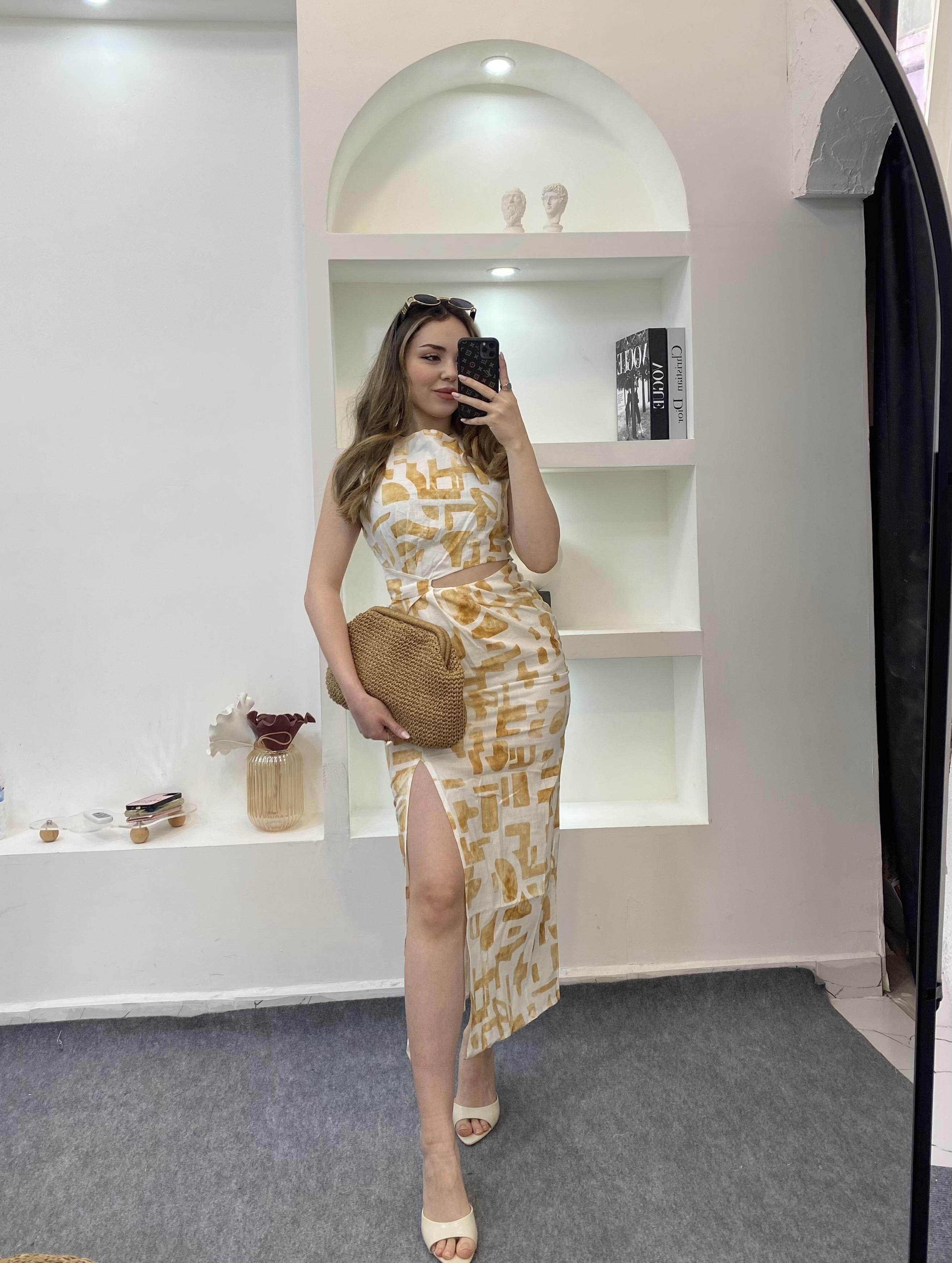 Sarı Desenli Önü Dekolteli Lüx Kalite Elbise 