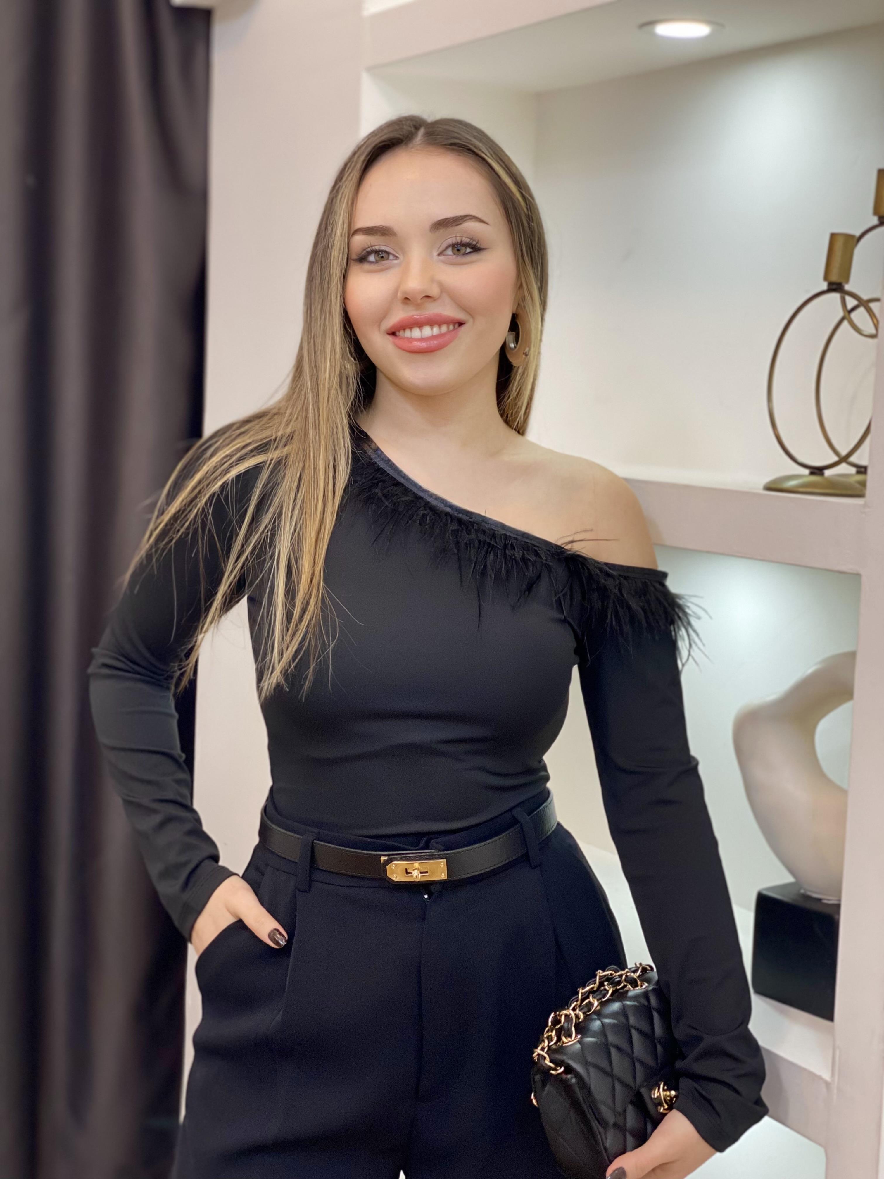 Siyah Asimetrik Yaka  Otrişli Bluz