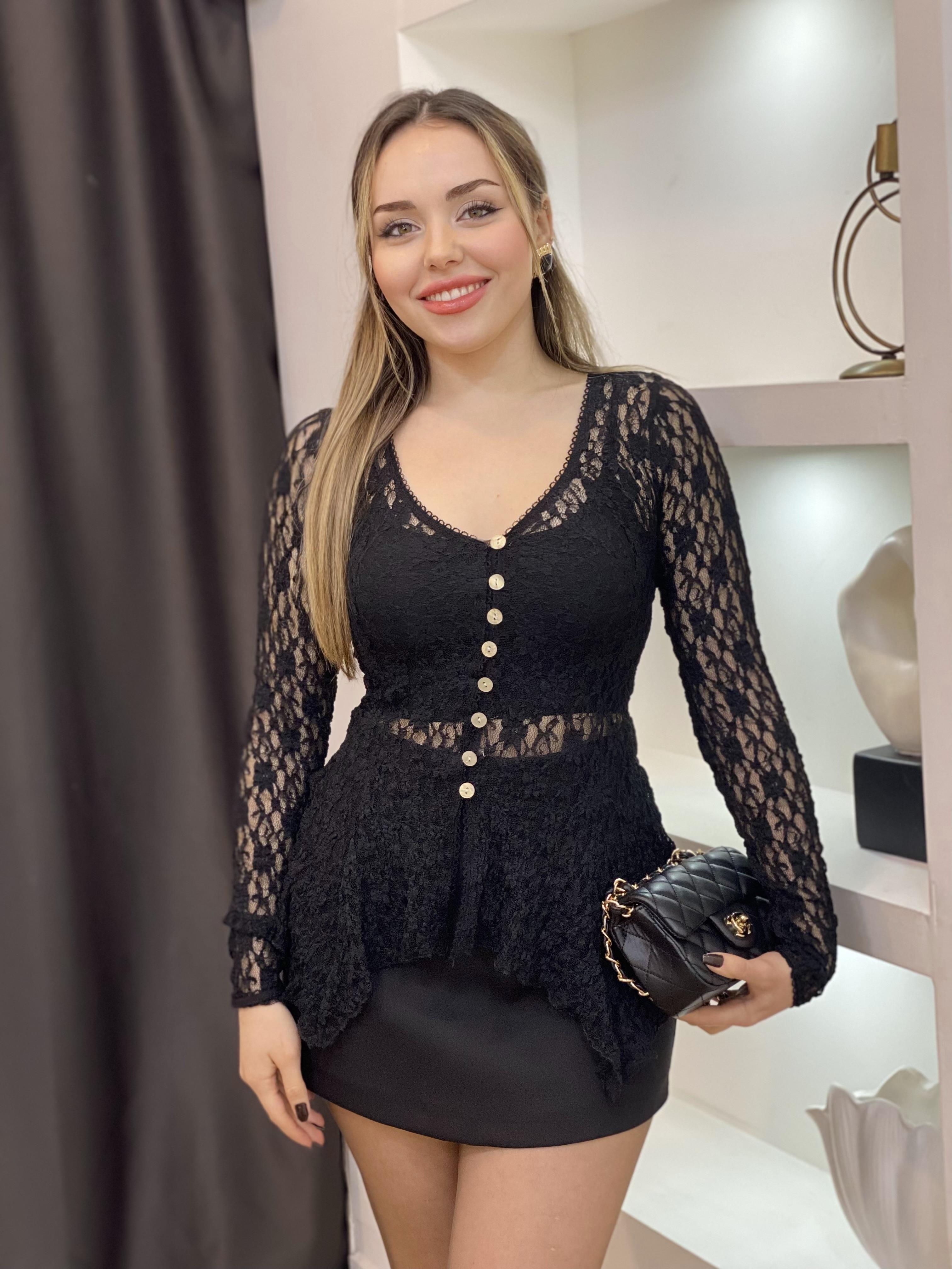 Siyah Bel Oturtmalı Model Volanlı Dantel Bluz