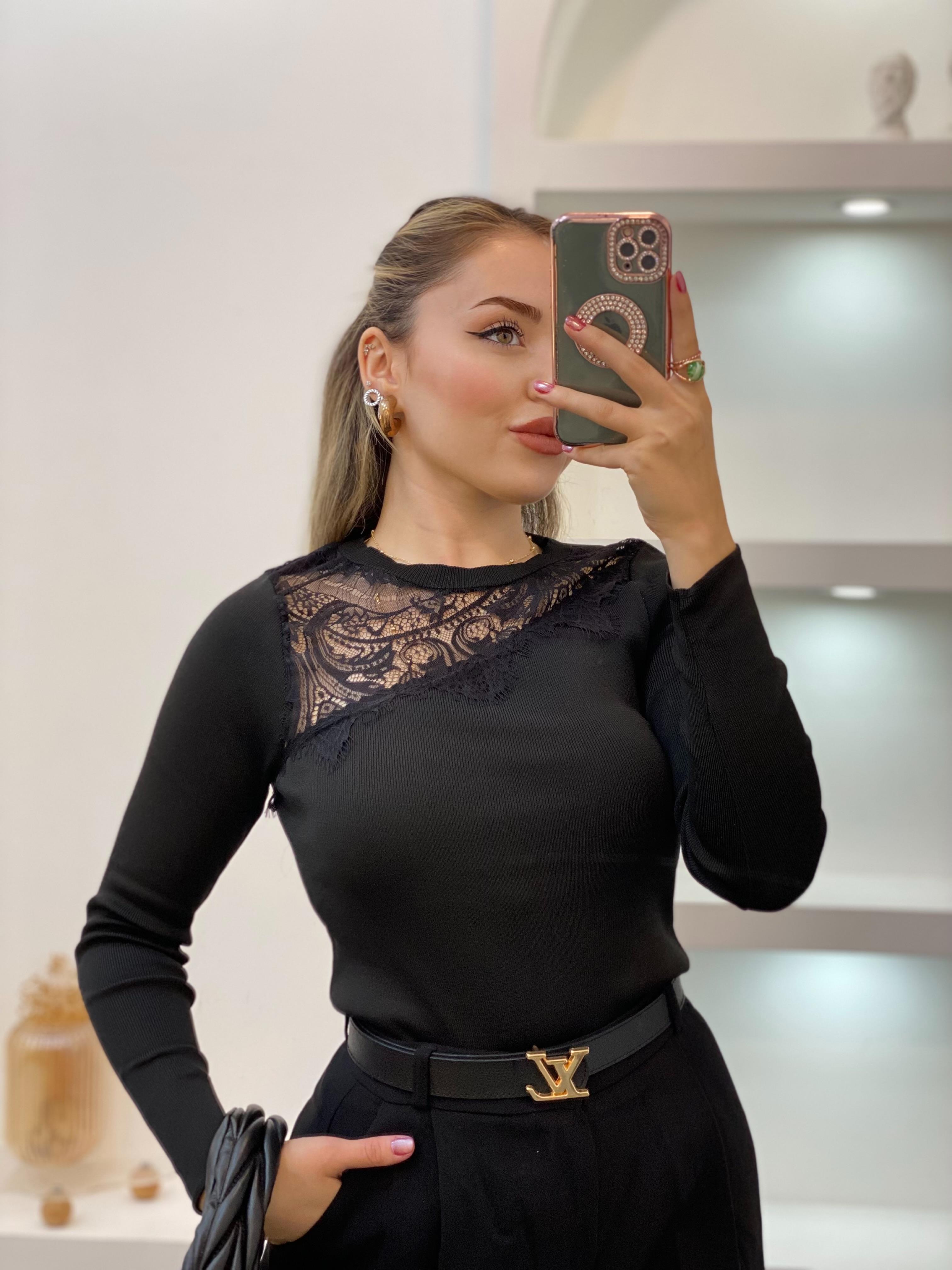 Siyah Dantel Detaylı Triko Bluz
