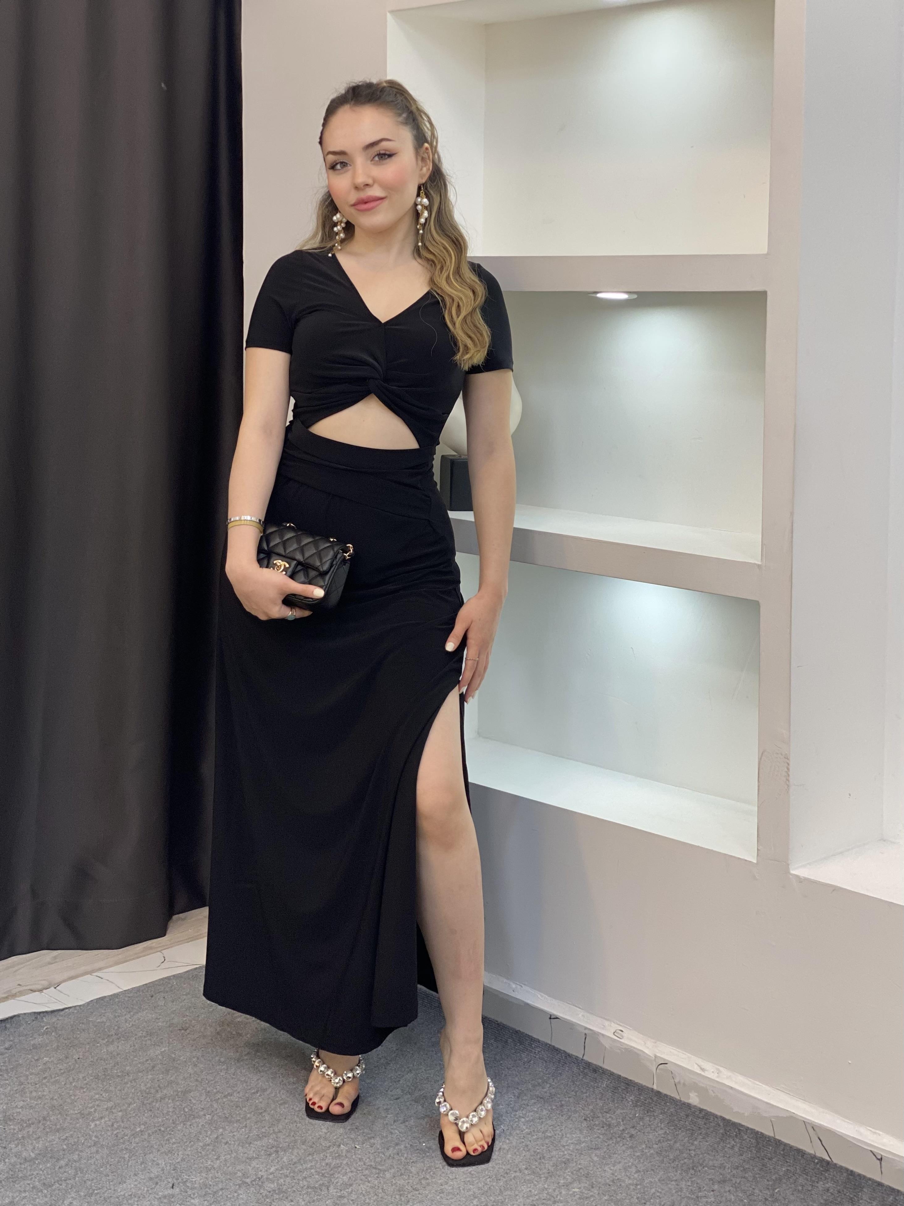 Siyah Dekolteli Likralı Model Sandy Elbise