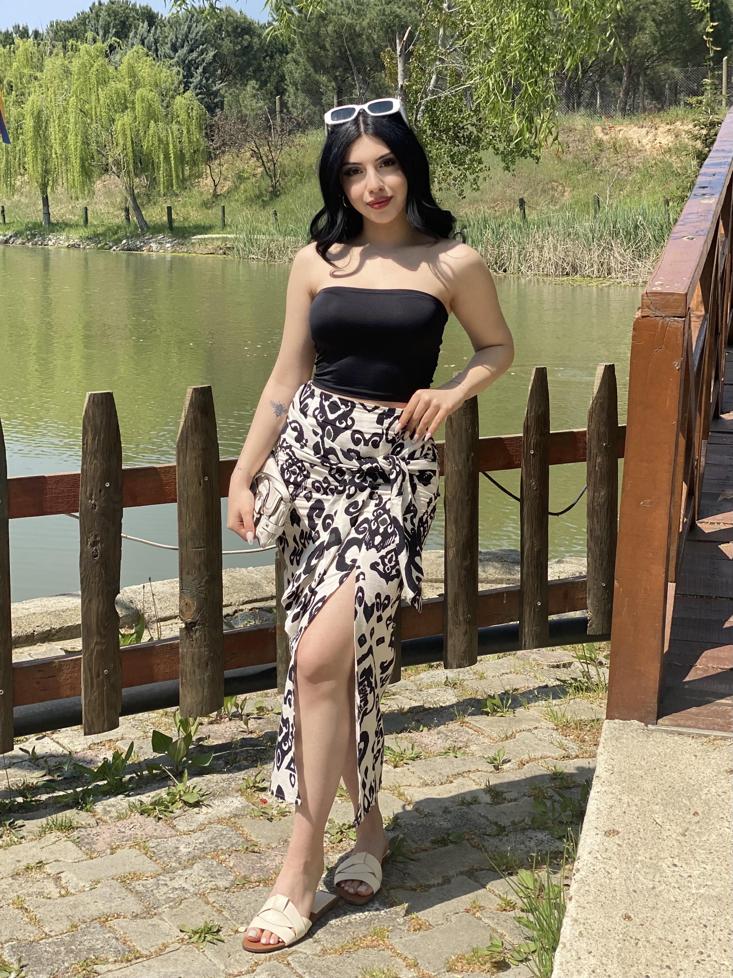 Siyah Etnik Desen Baglamalı Model Keten Etek