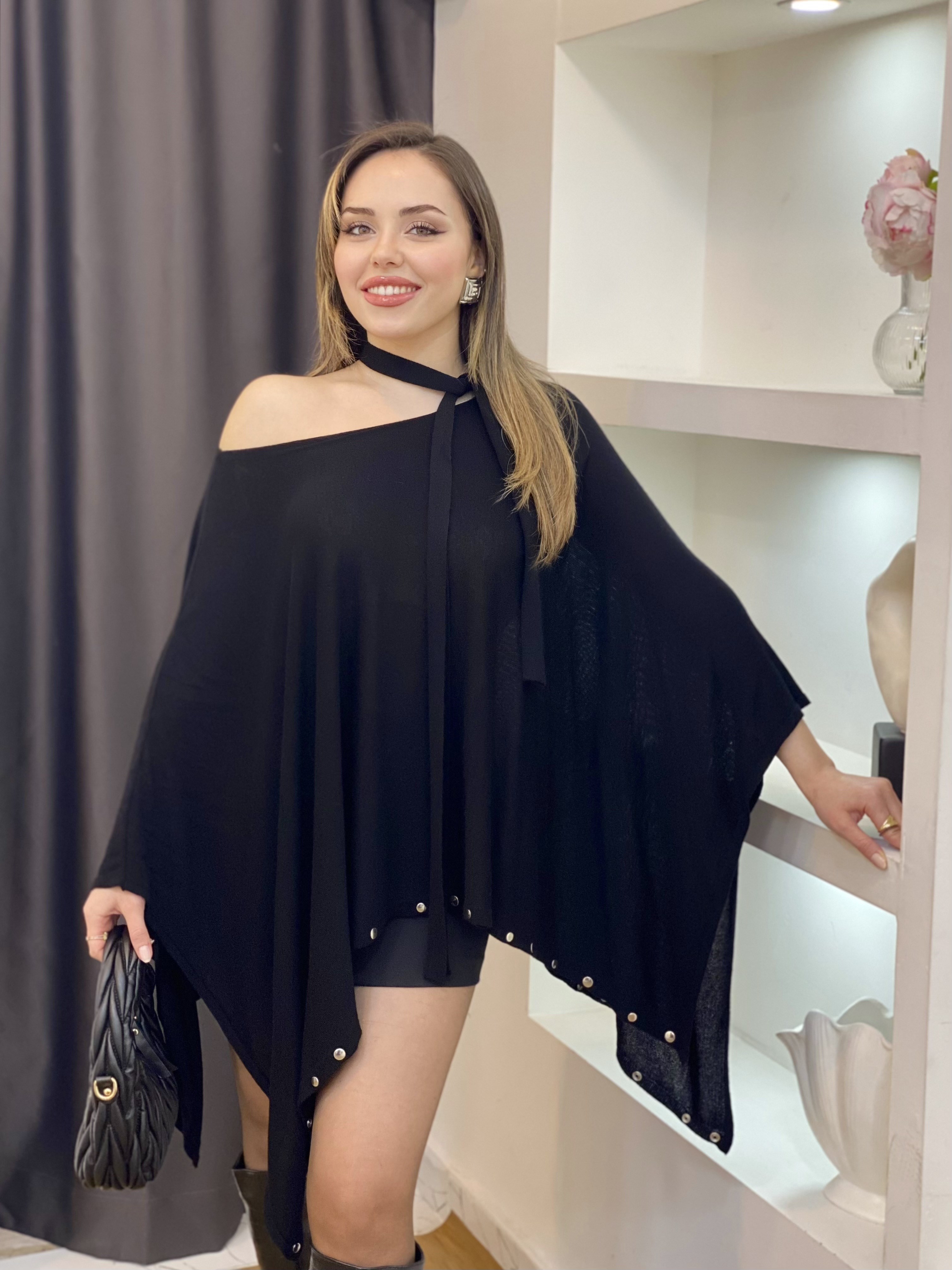 Siyah Fularlı Gümüş Droplu Triko Panço