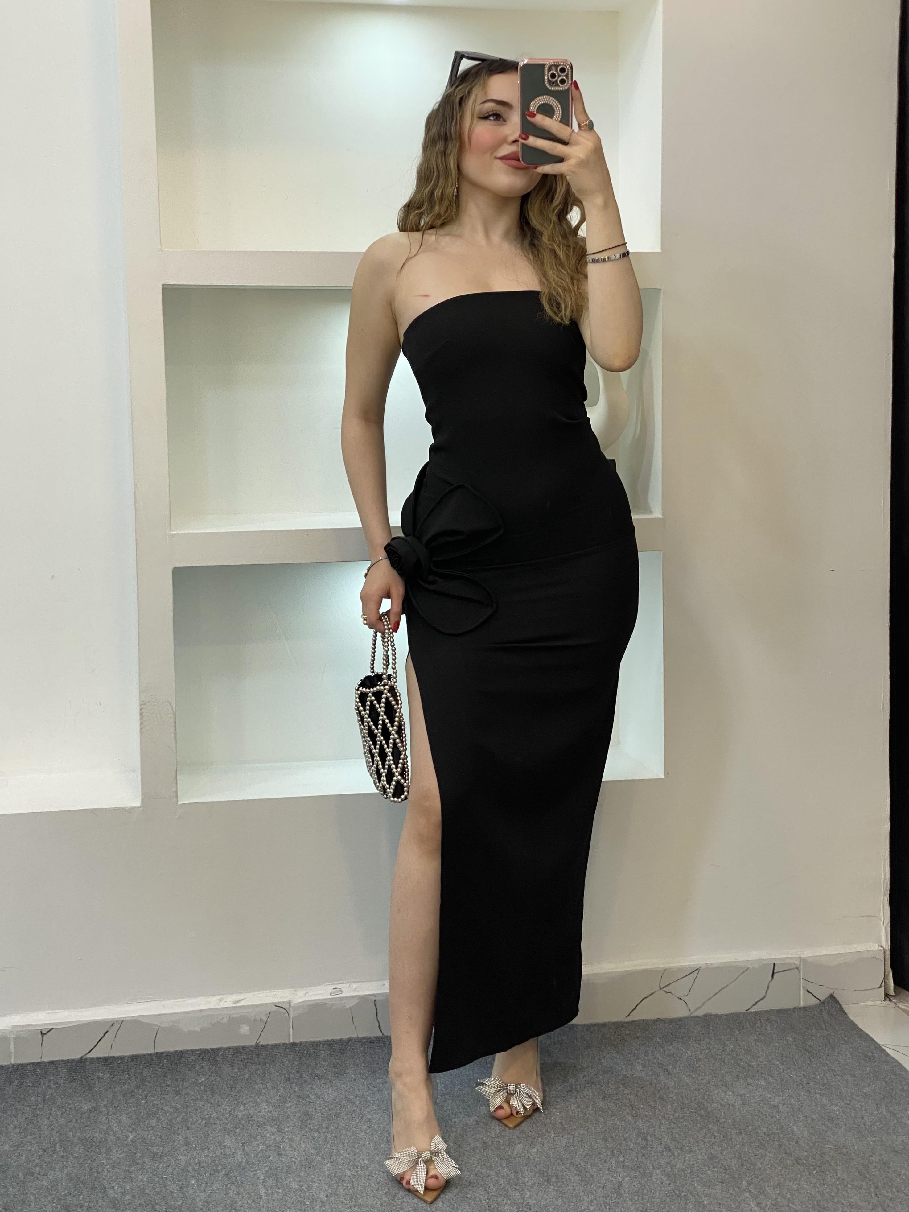 Siyah Gül Detaylı Straplez Elbise