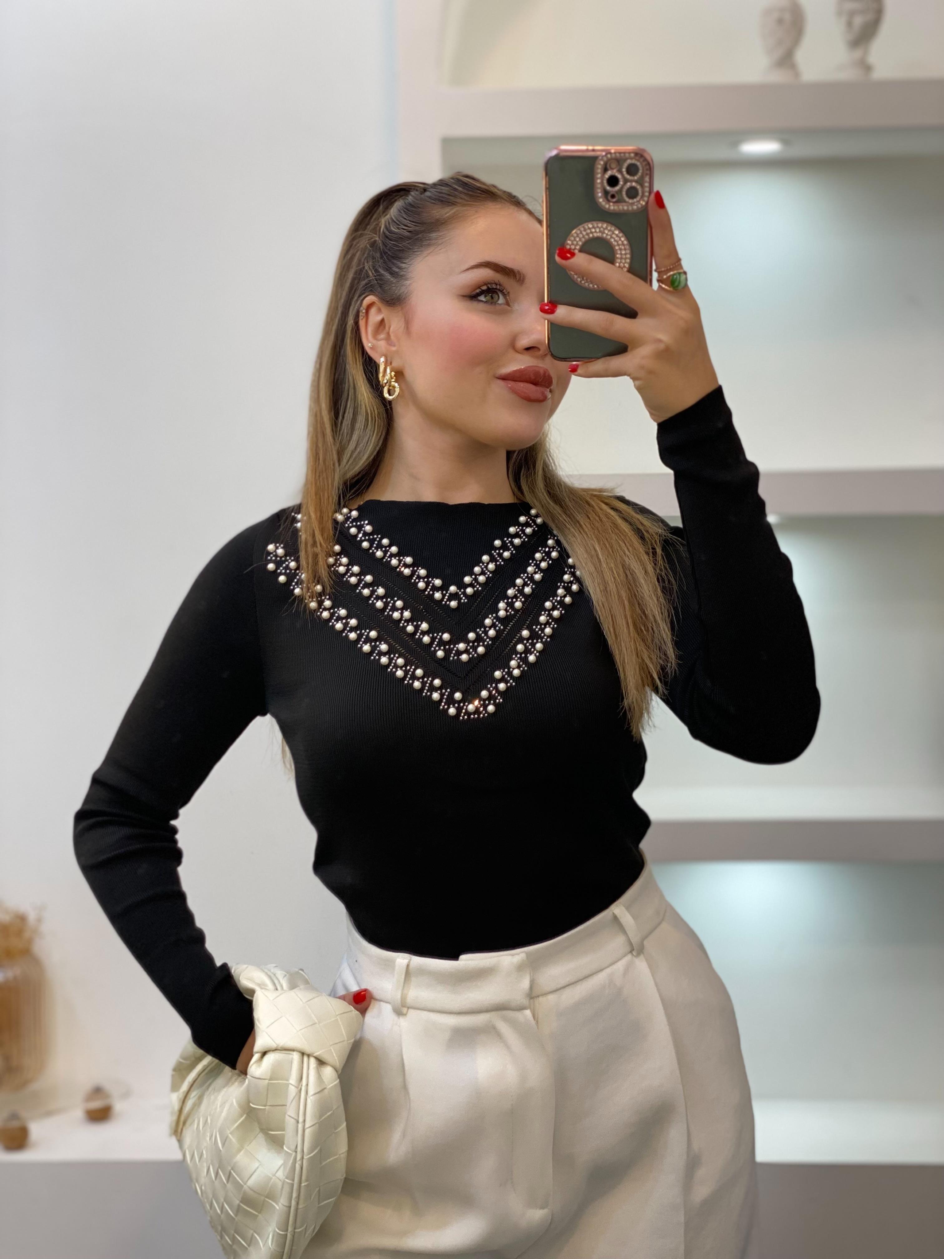 Siyah İnci Detaylı Triko Bluz
