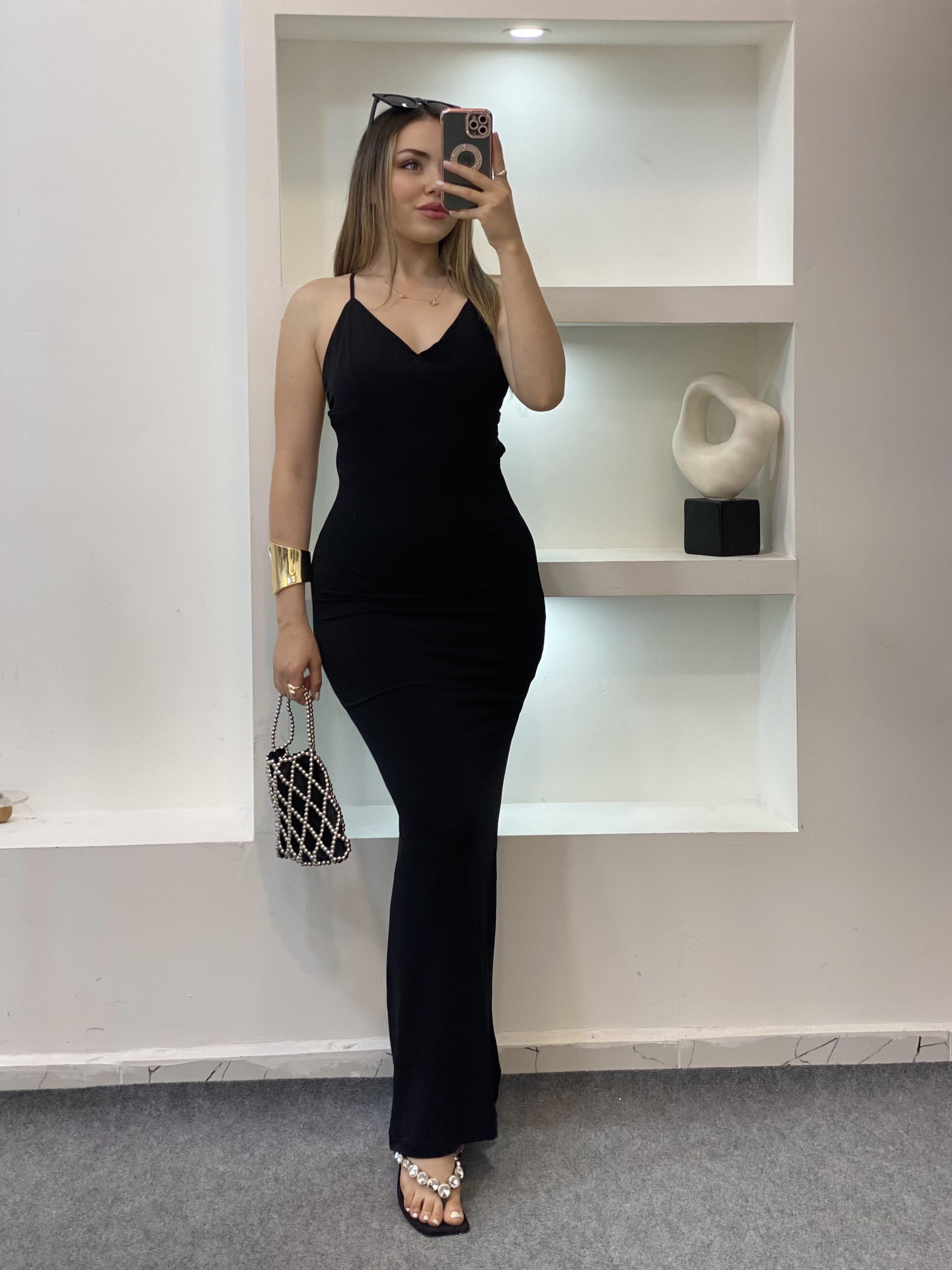 Siyah İp Askılı Sırt Dekolteli Elbise