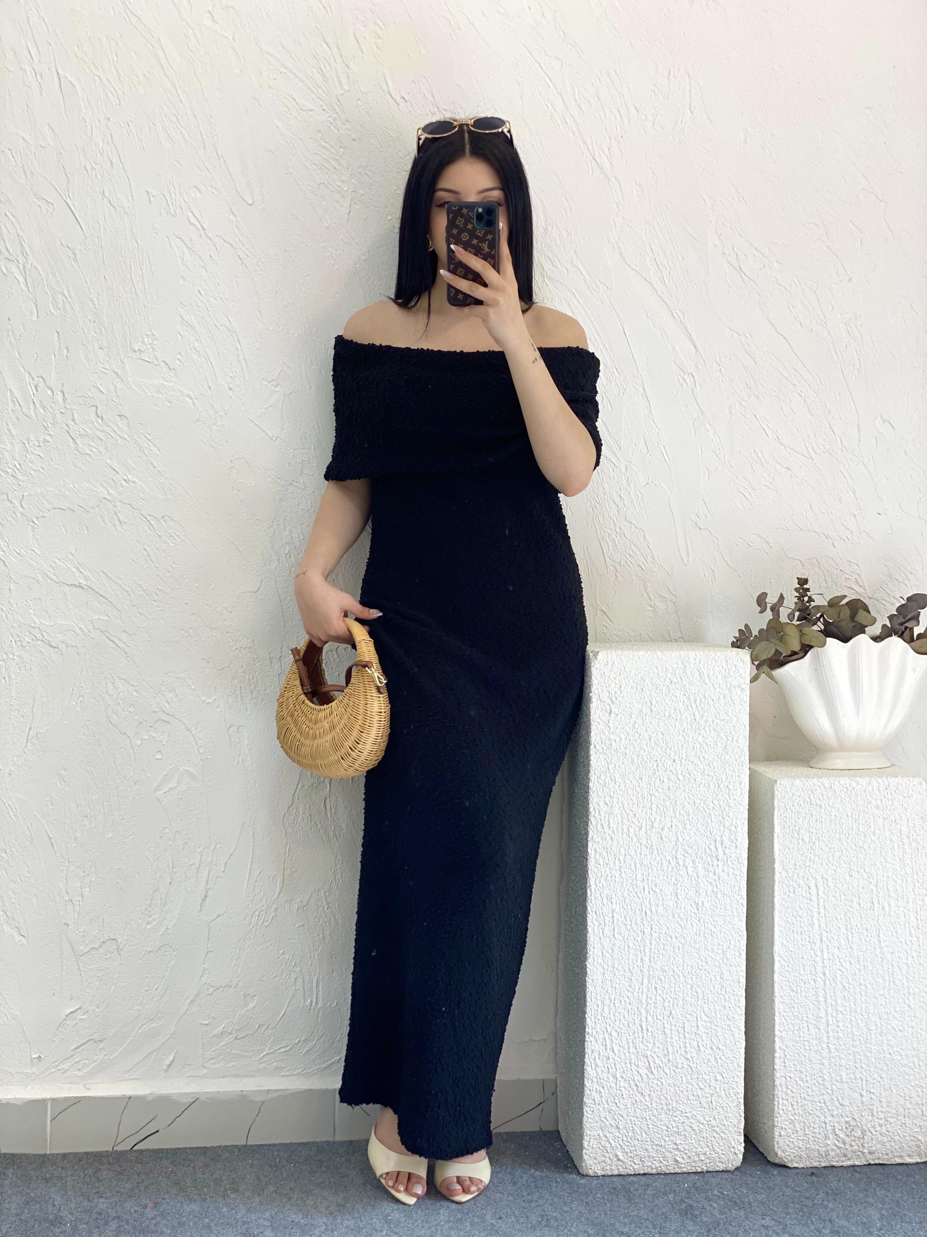 Siyah Madonna Yaka Triko Elbise