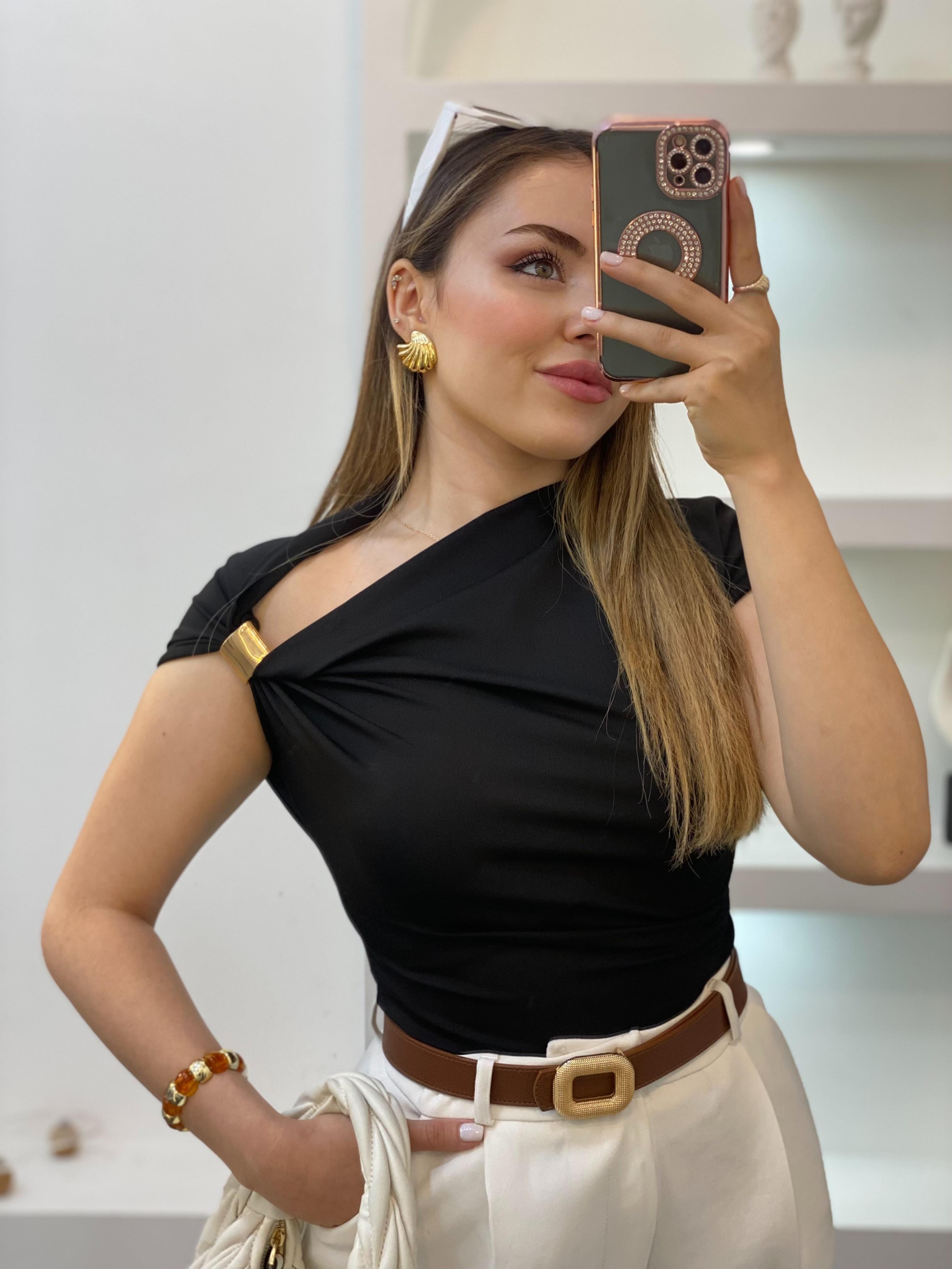 Siyah Omuz Gold Tokalı Bluz
