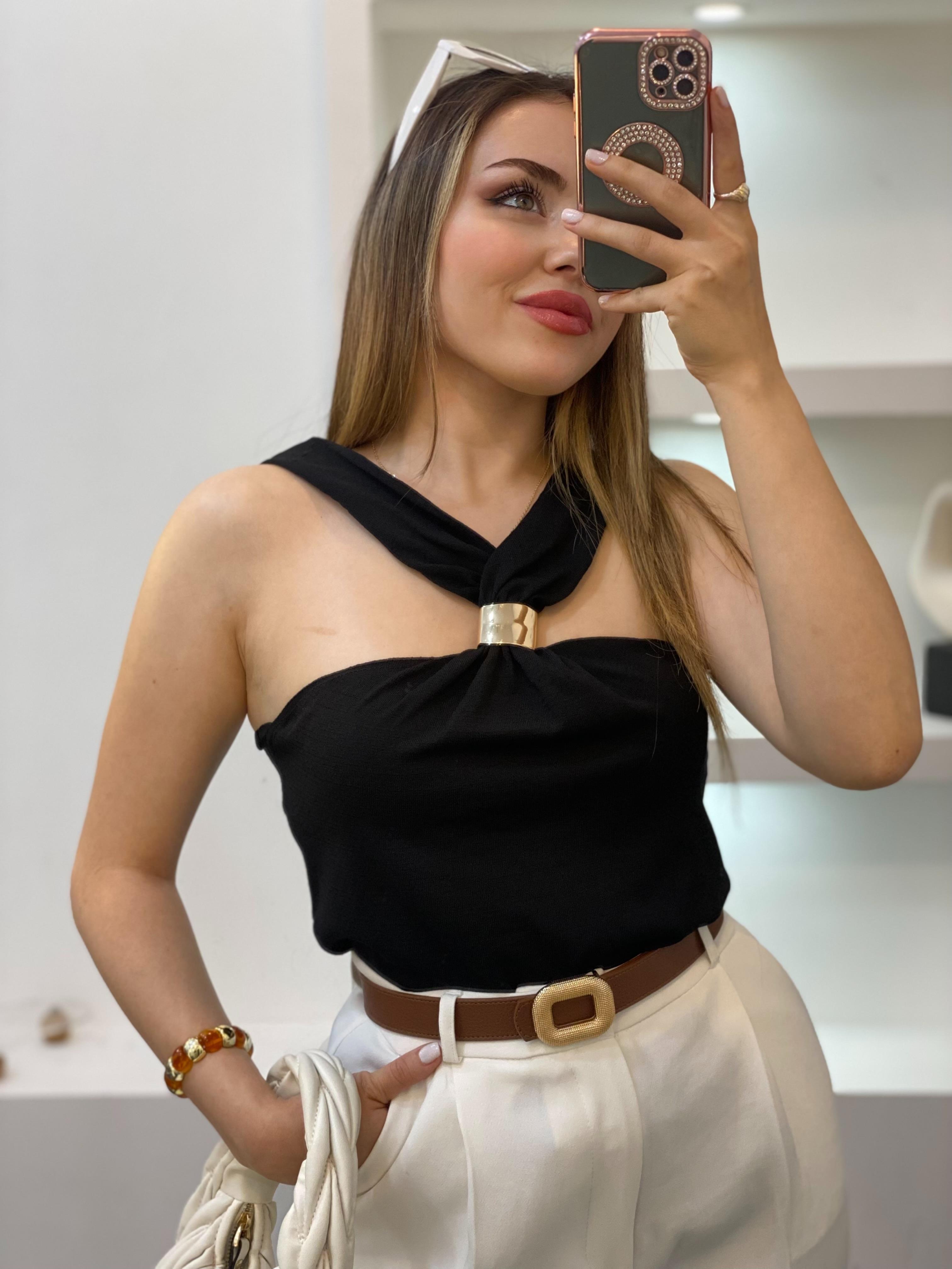 Siyah Önü Tokalı Model Triko Bluz