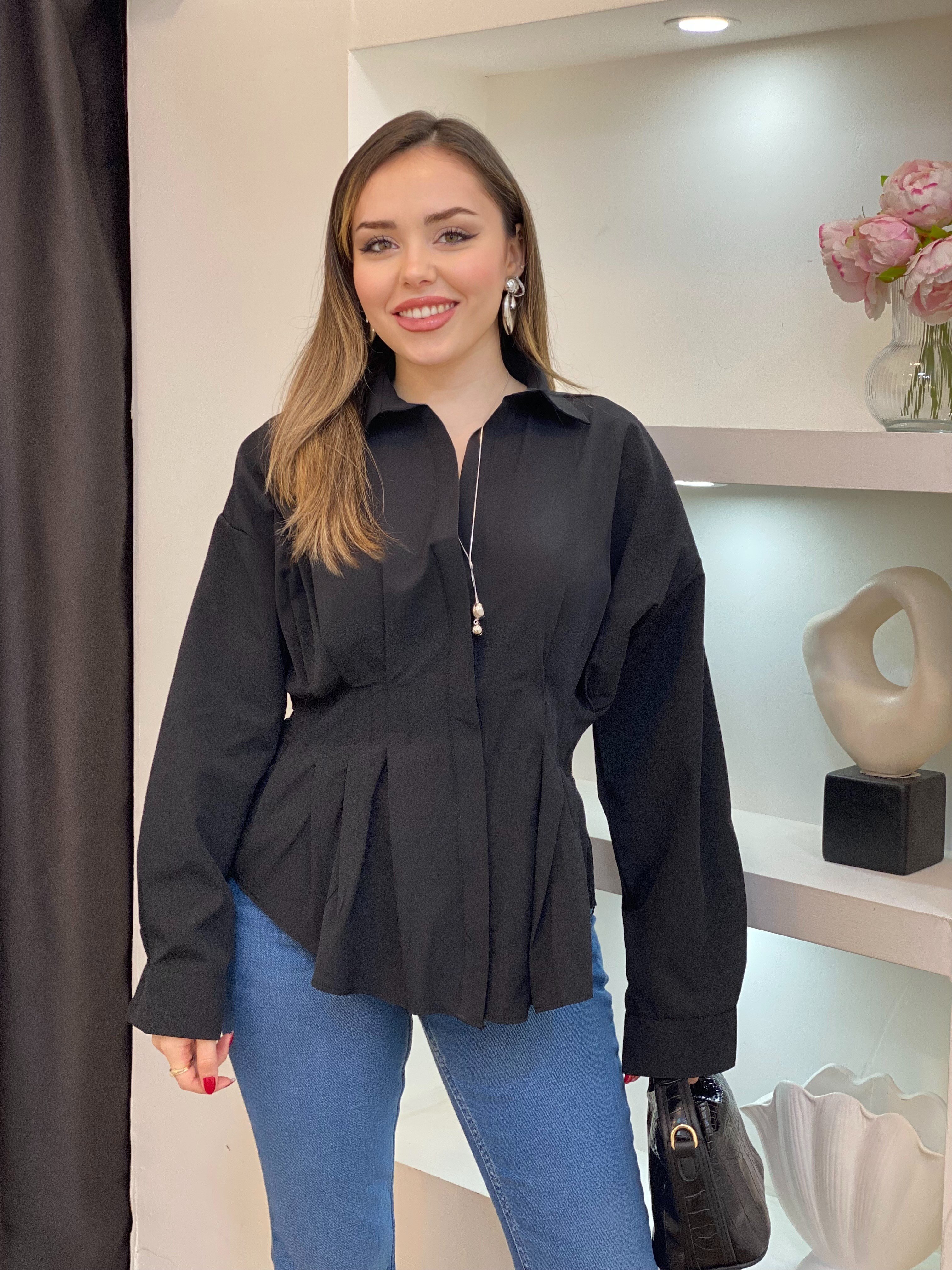 Siyah Piliseli Model Gömlek 