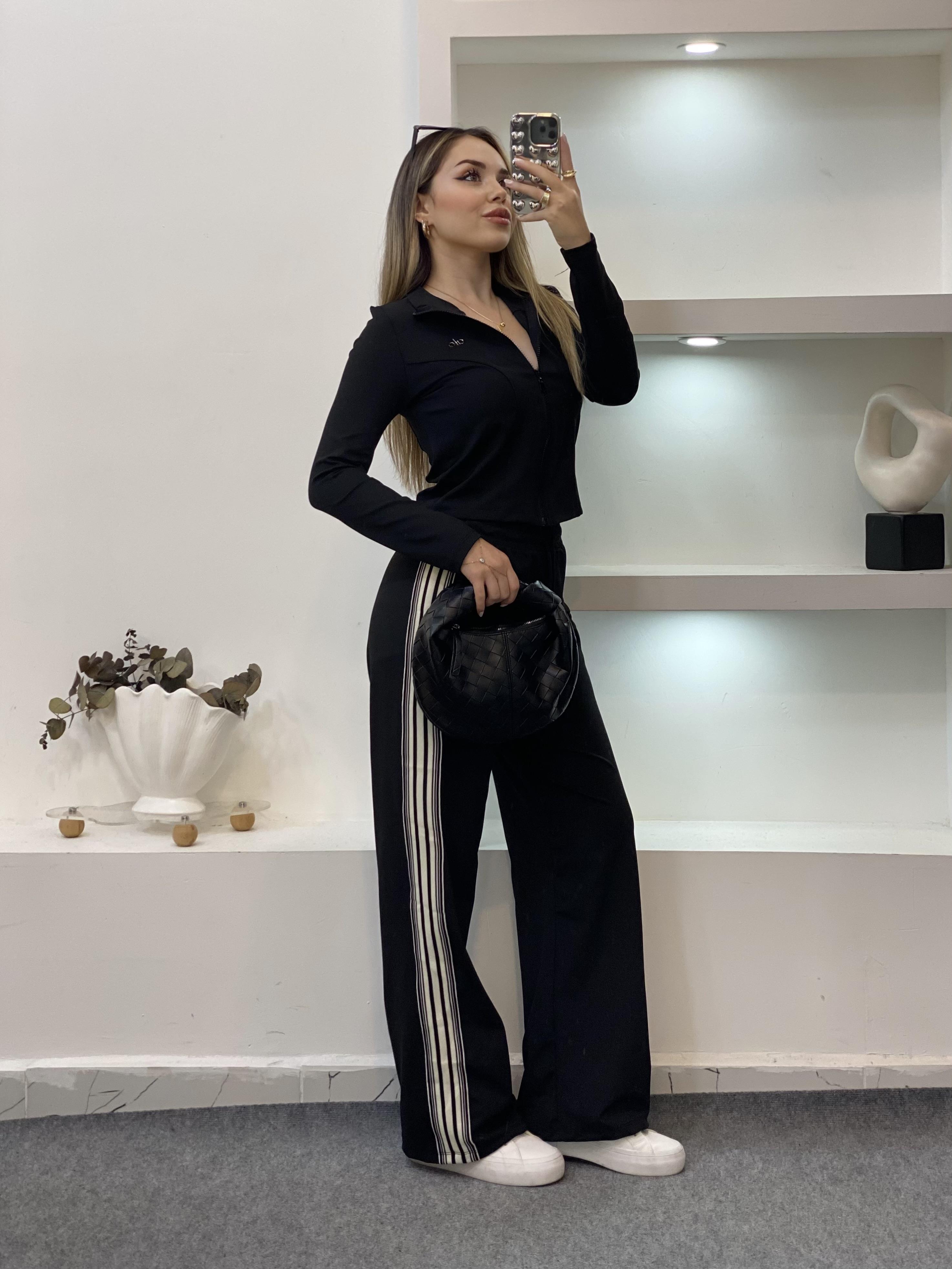 Siyah Şeritli Likralı Eşofman Takım