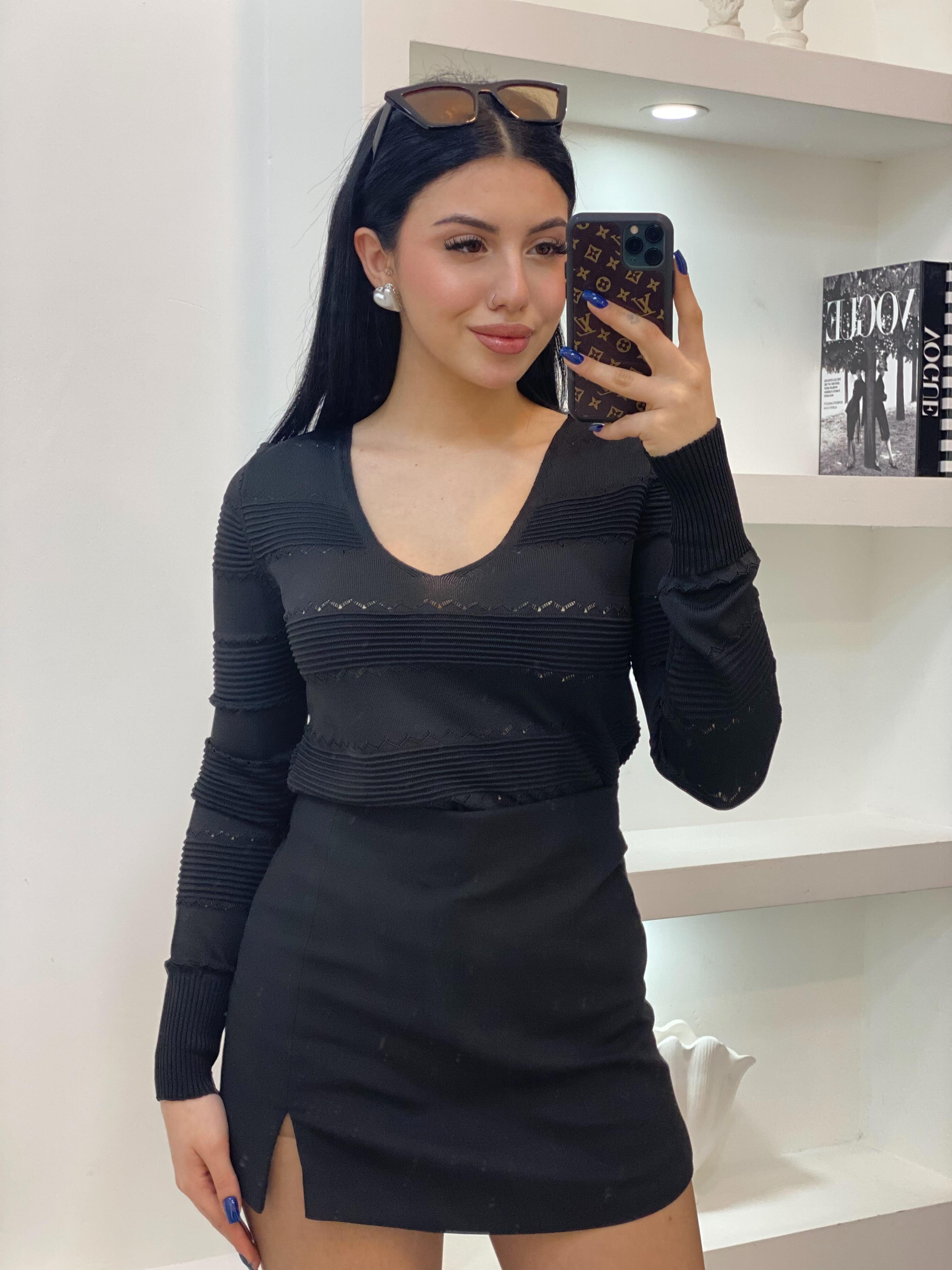 Siyah V Yaka Desenli Triko Bluz