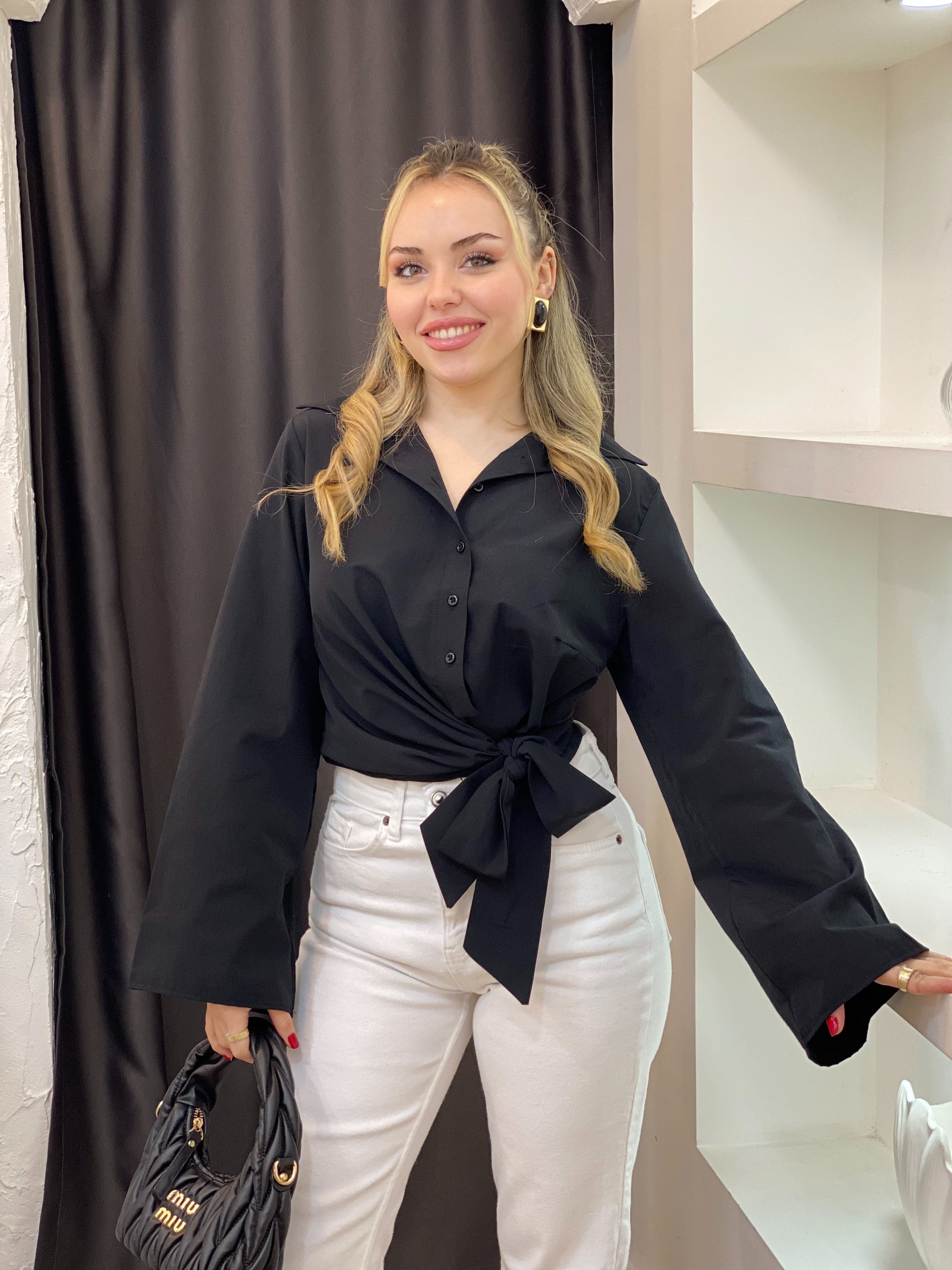 Siyah Yanı Bağlamalı Model Gömlek 