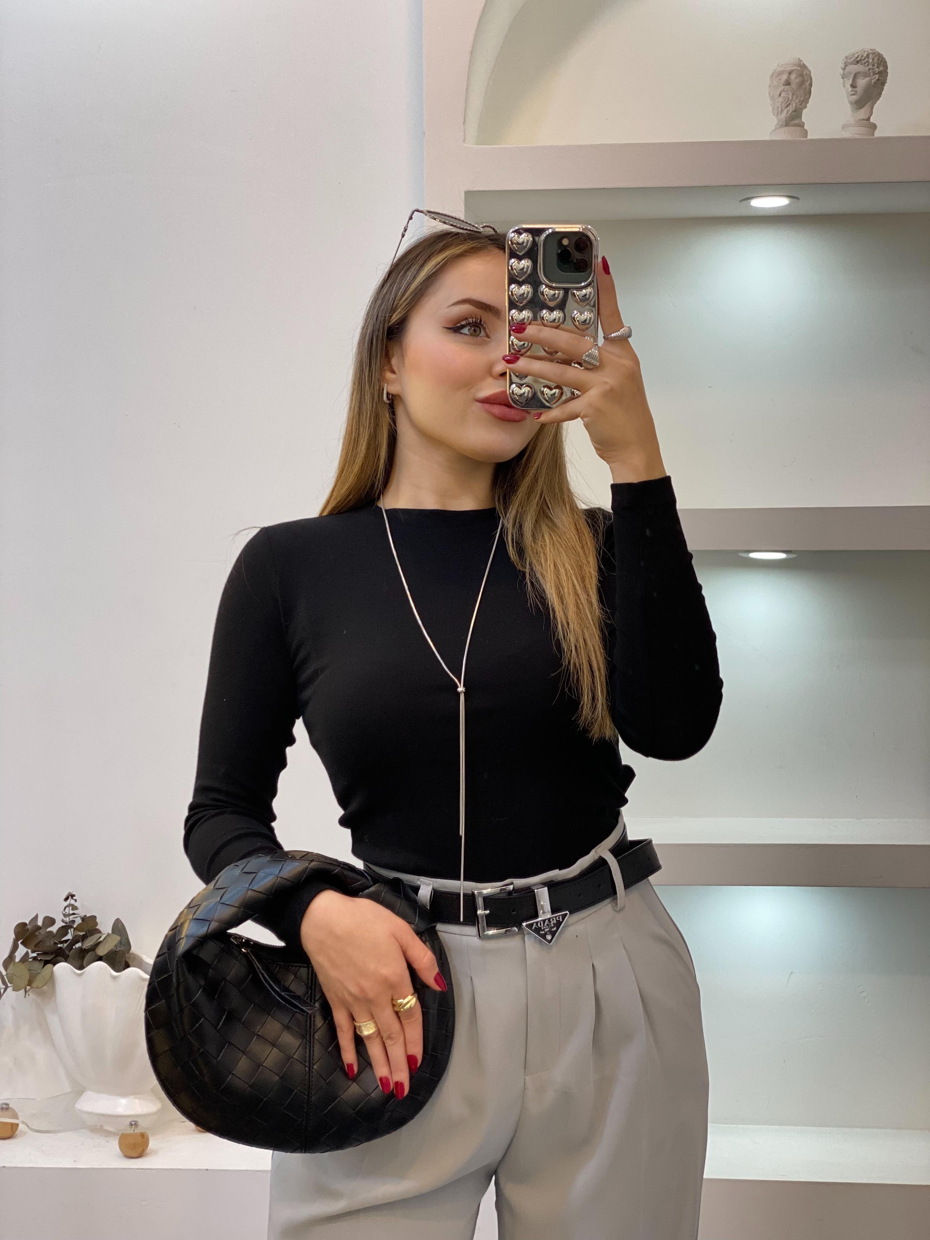 Siyah Yuvarlak Yaka Modal Kumaş Basic Bluz