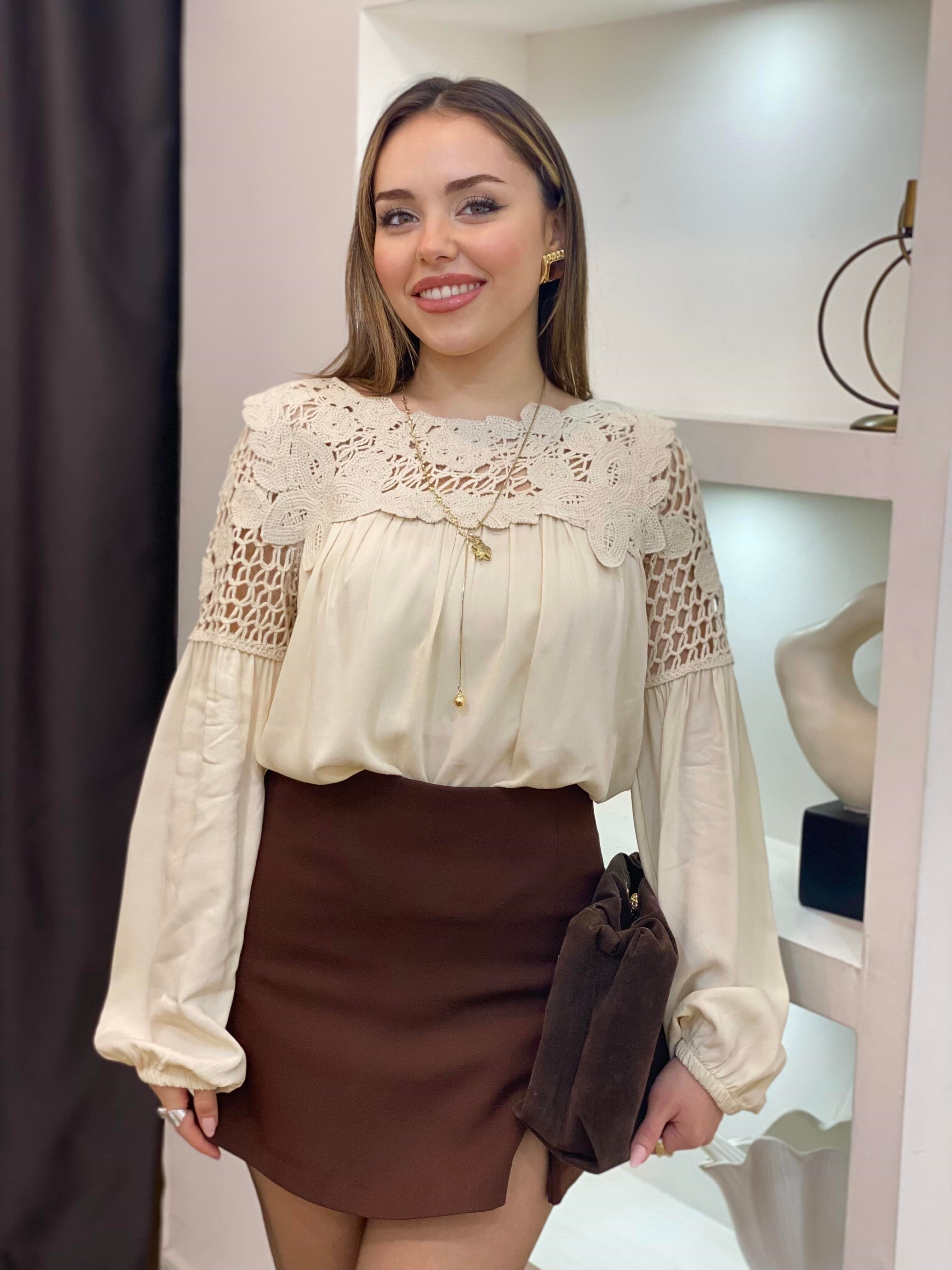 Tasarım Bej Dantel Detaylı Bluz