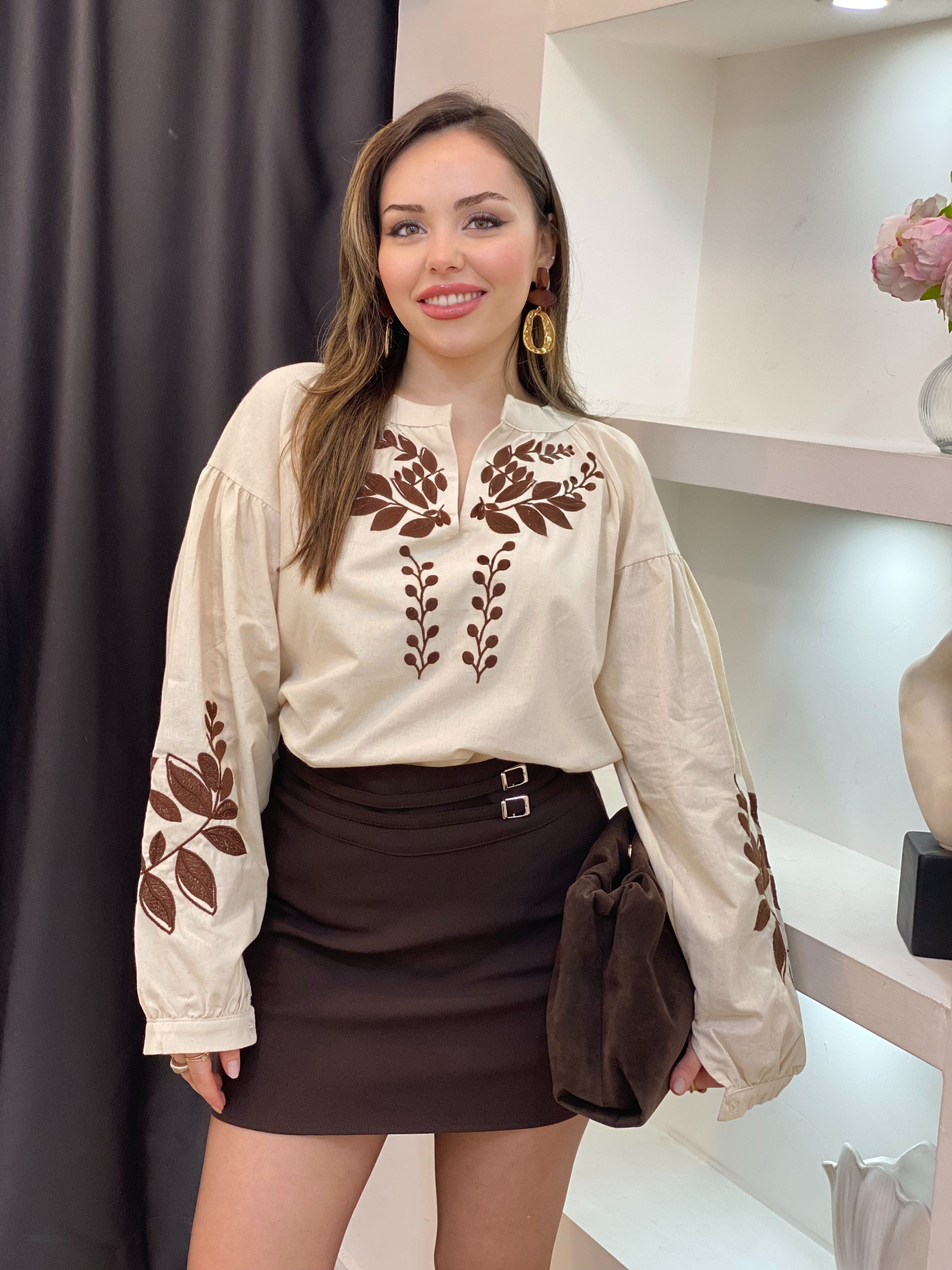 Tasarım Bej Kahve Nakışlı Bluz 